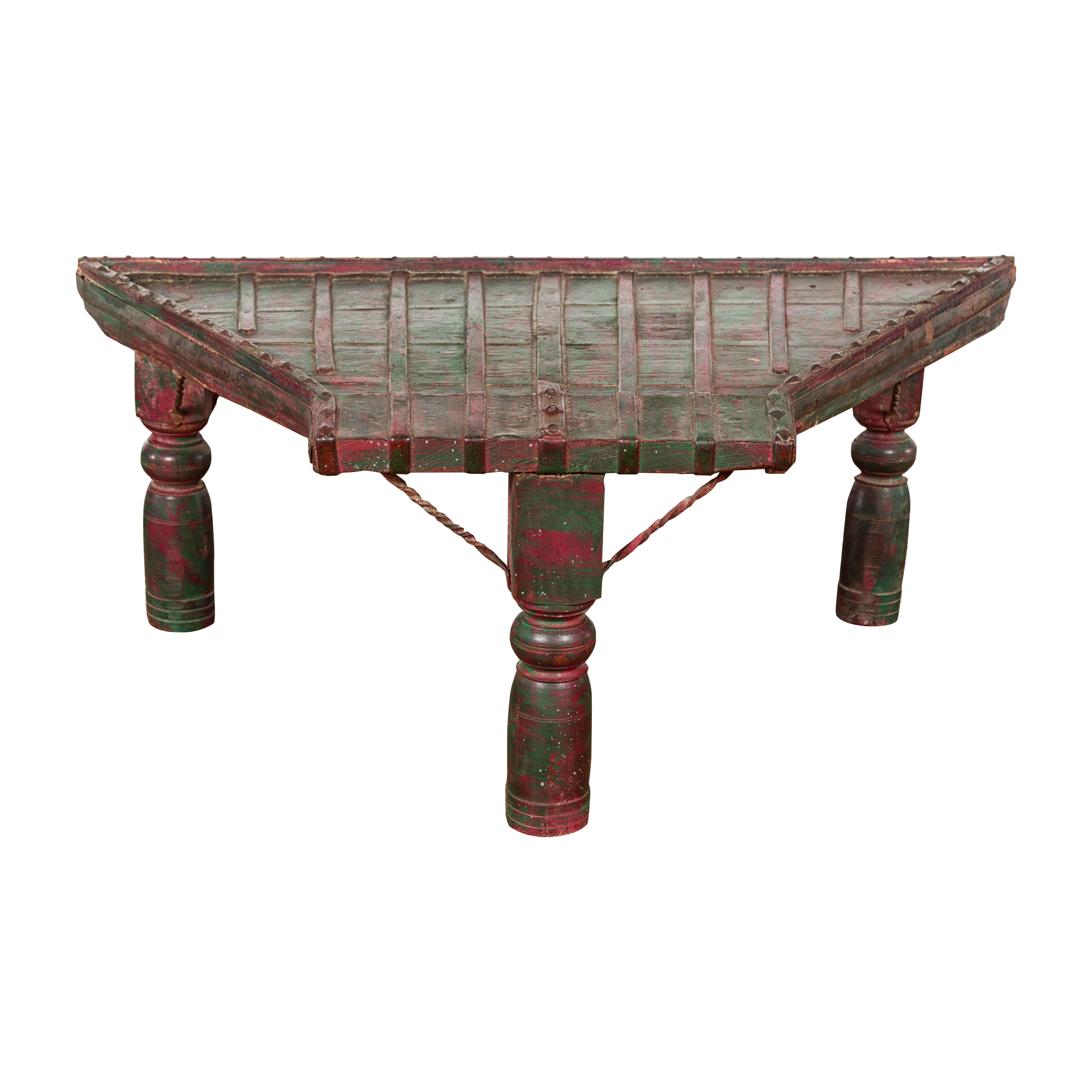 Table basse rustique laquée rouge et verte, pieds balustres tournés et fer en vente 11
