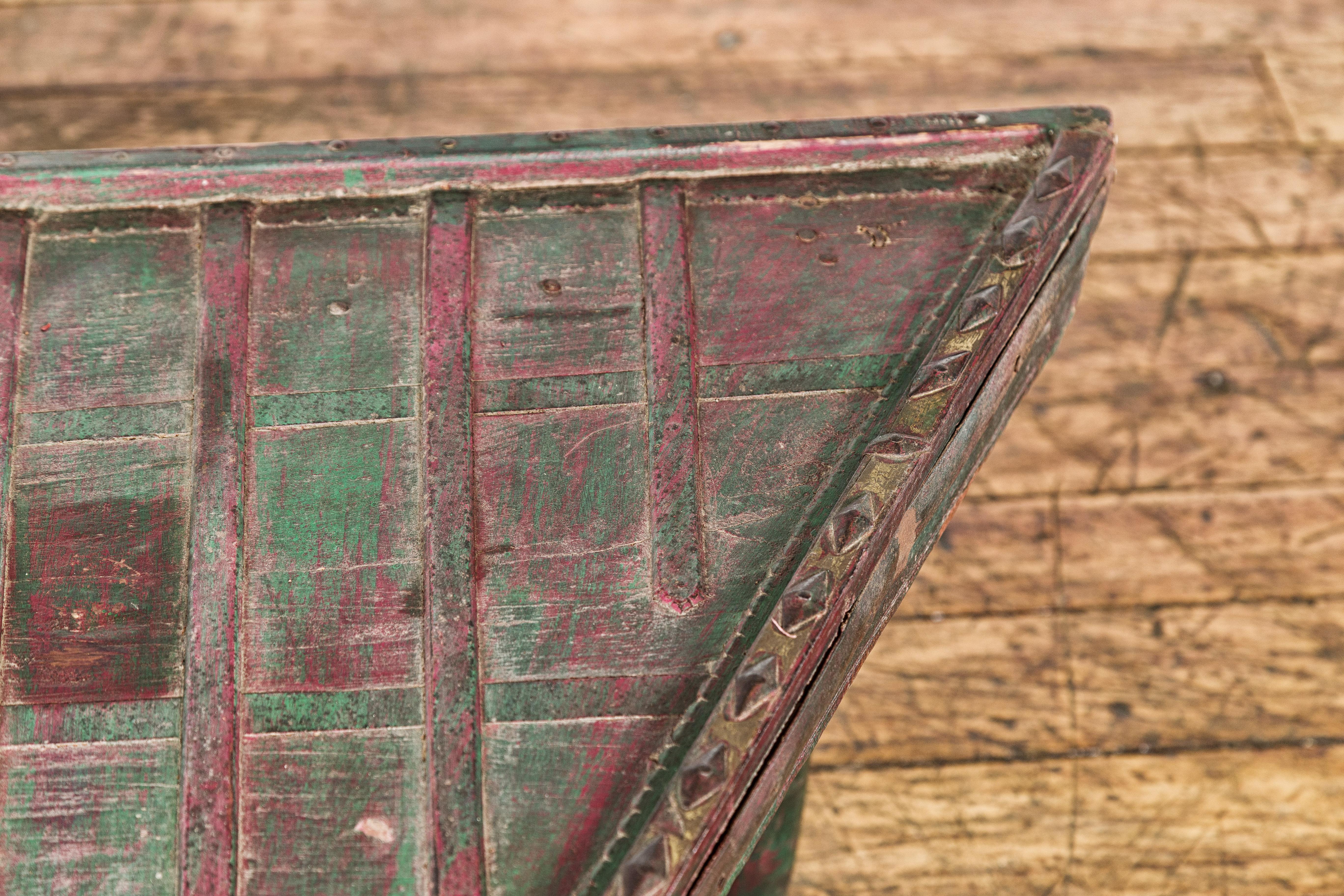 XIXe siècle Table basse rustique laquée rouge et verte, pieds balustres tournés et fer en vente