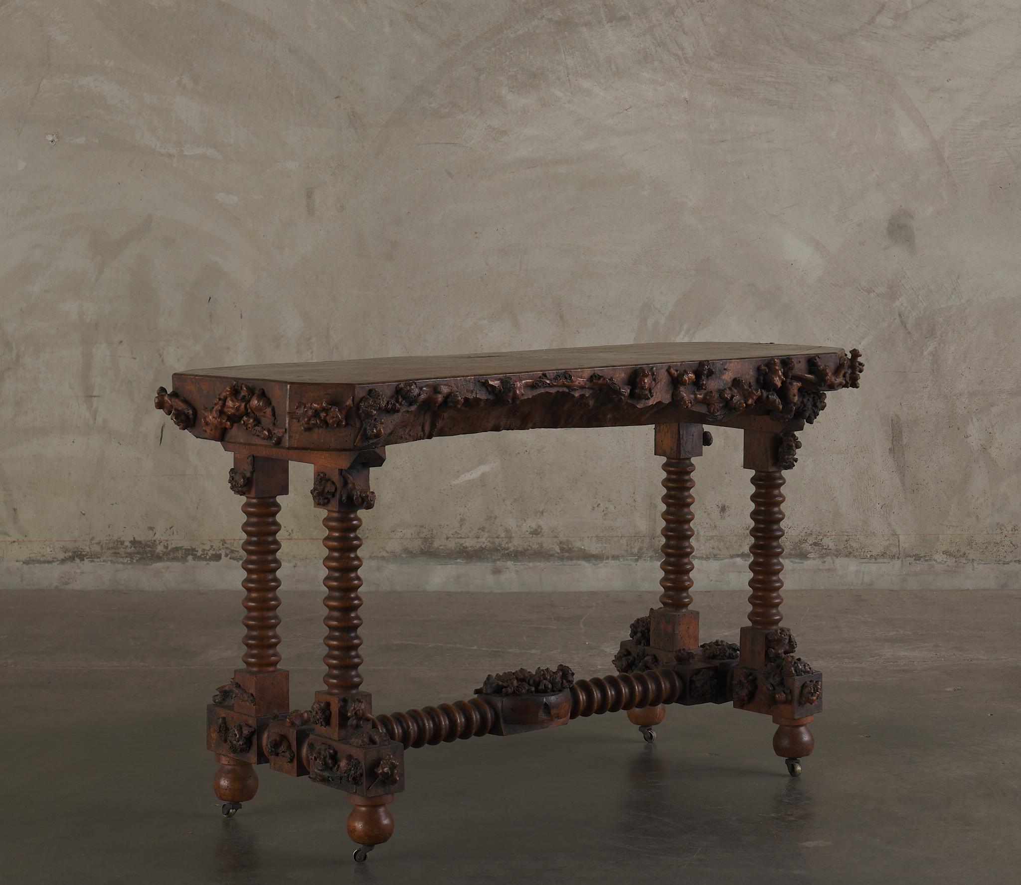 Americano Console rustica proveniente dalla proprietà di Stephens Sondheimer in vendita