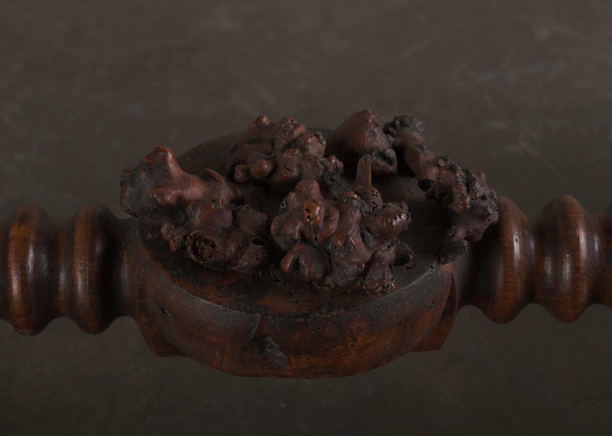 Console rustica proveniente dalla proprietà di Stephens Sondheimer in vendita 1