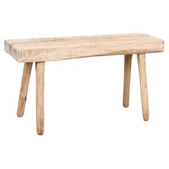 Mesa consola rústica con patas de clavija, Hungría circa 1890