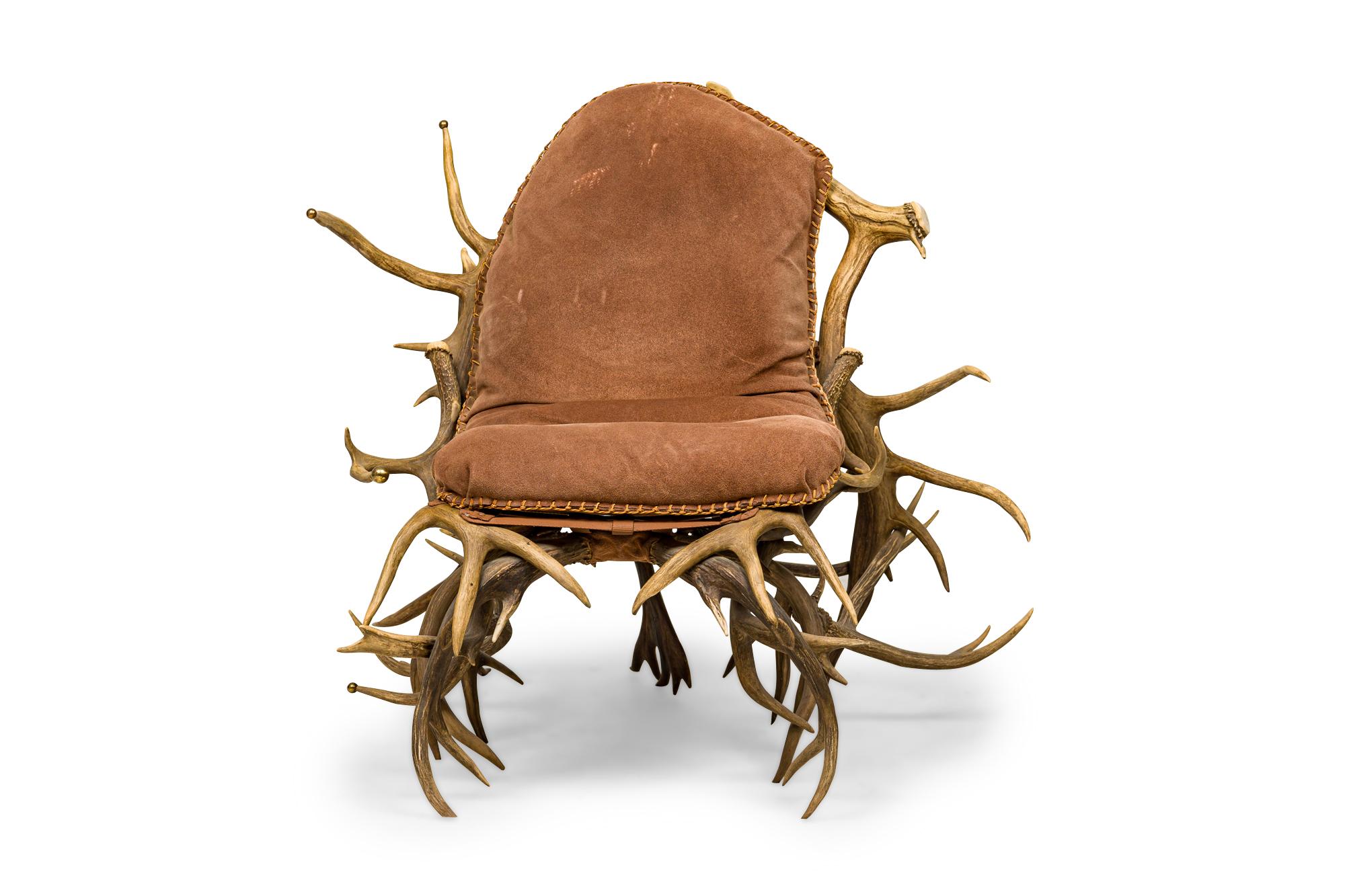 Chaise de style rustique continental en bois de cervidé et daim rose mauve en vente 5