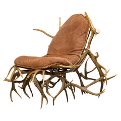 Rustikaler Sessel aus kontinentalem Geweih und mauvefarbenem Wildleder
