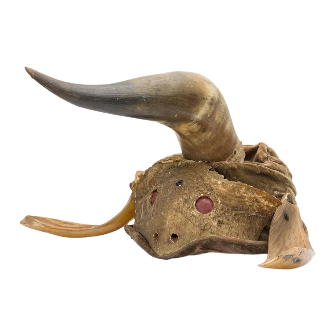 Rustic Continental Horned Taxidermy Helmet en venta