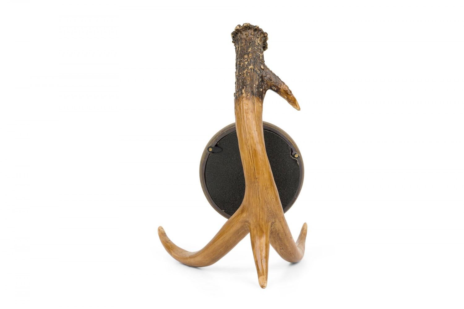 Rustic Continental Style Faux Antler and Brass Table Clock In Good Condition For Sale In Queens, NY