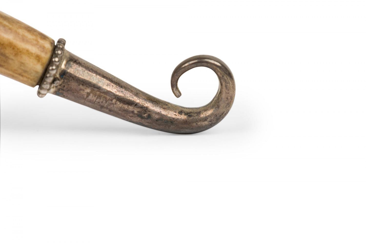 Rustic Continental Style Horn and Metal Desk Lighter en vente 1