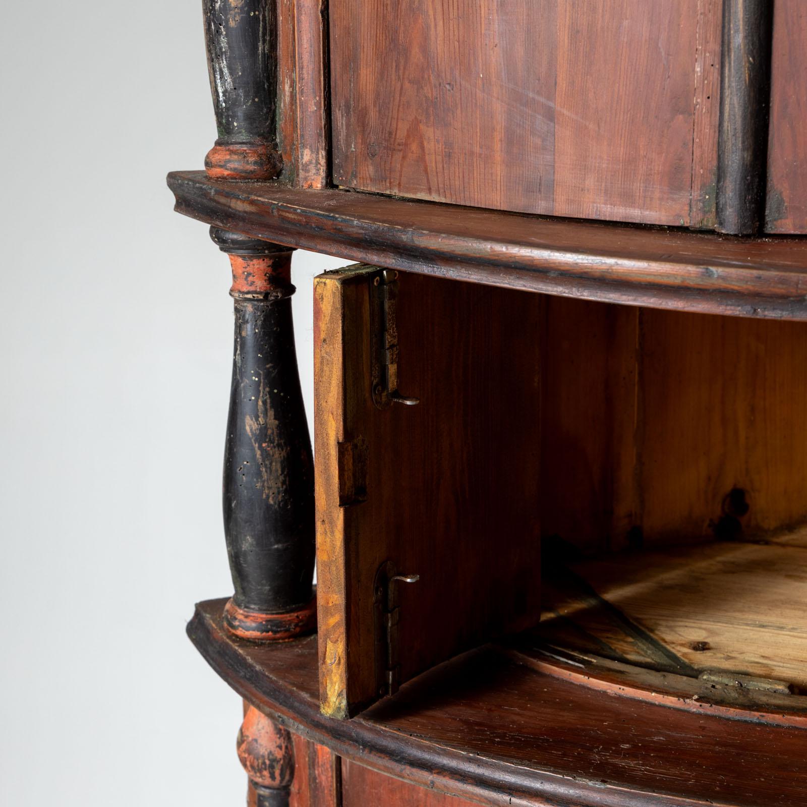 Rustic Corner Cupboard, 19th Century In Good Condition For Sale In Greding, DE