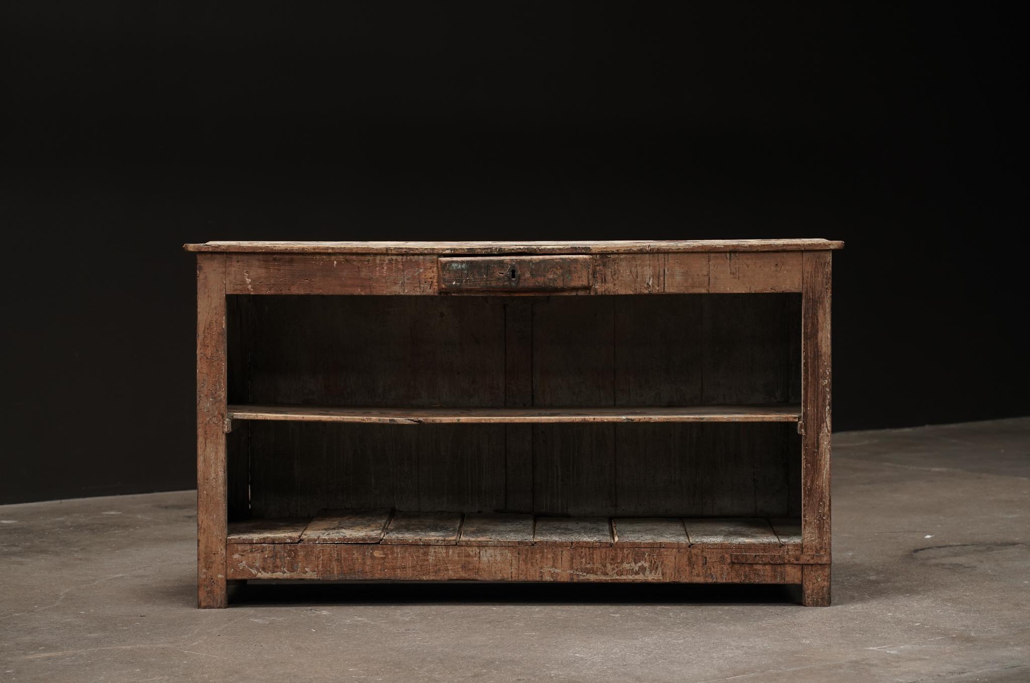European Rustic Counter with Decorative Motif For Sale