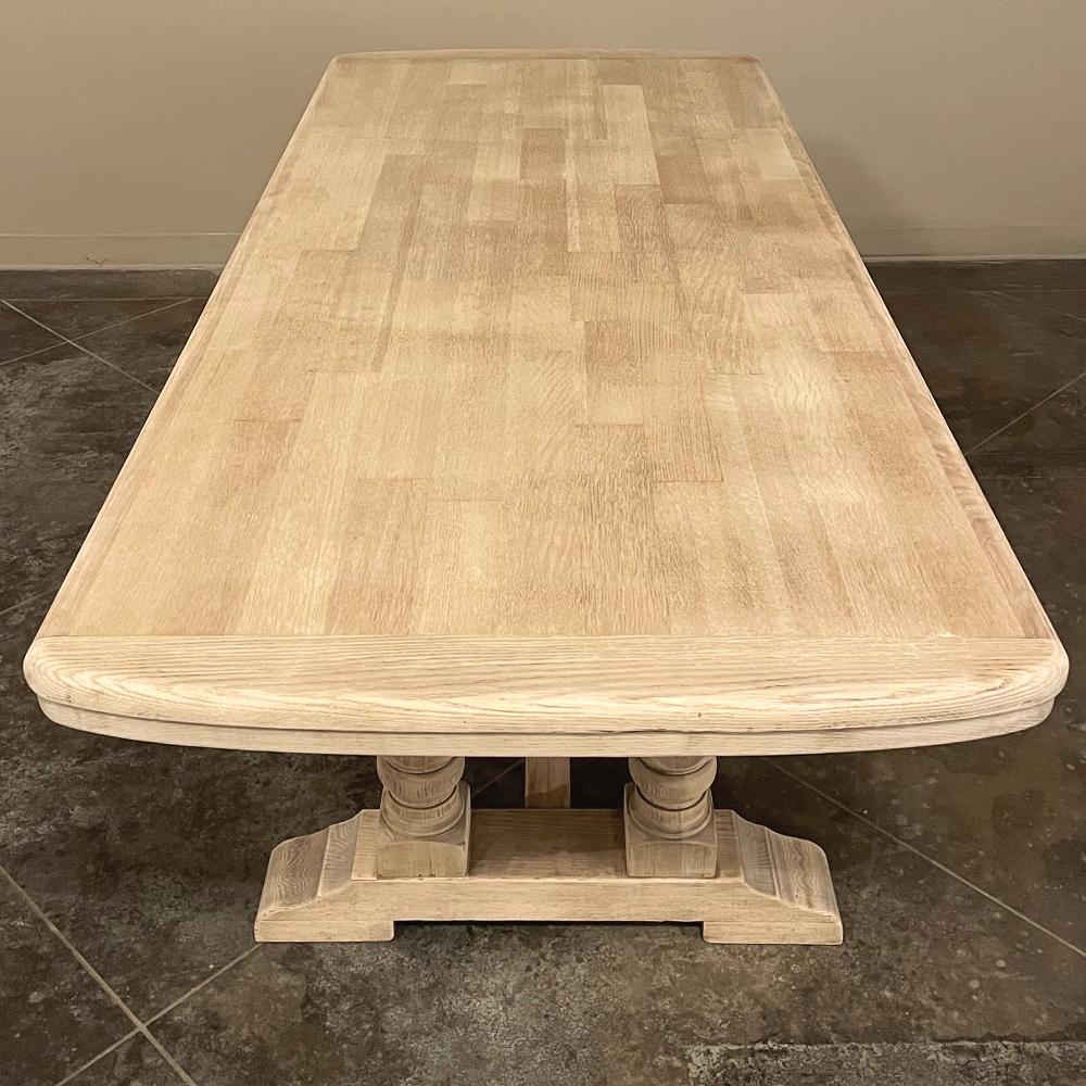 Rustic Country French Farm Table in Stripped Oak In Good Condition In Dallas, TX