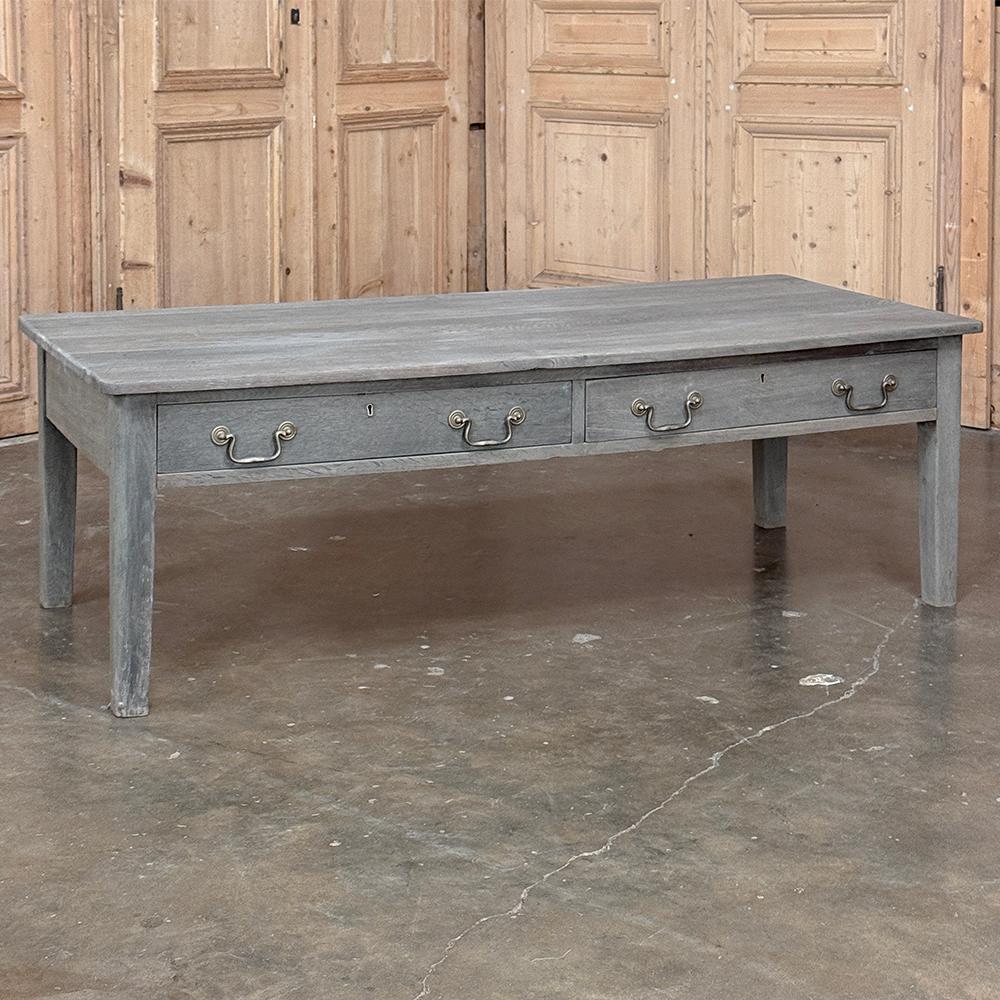 Rustique Table basse rustique peinte à la française en vente