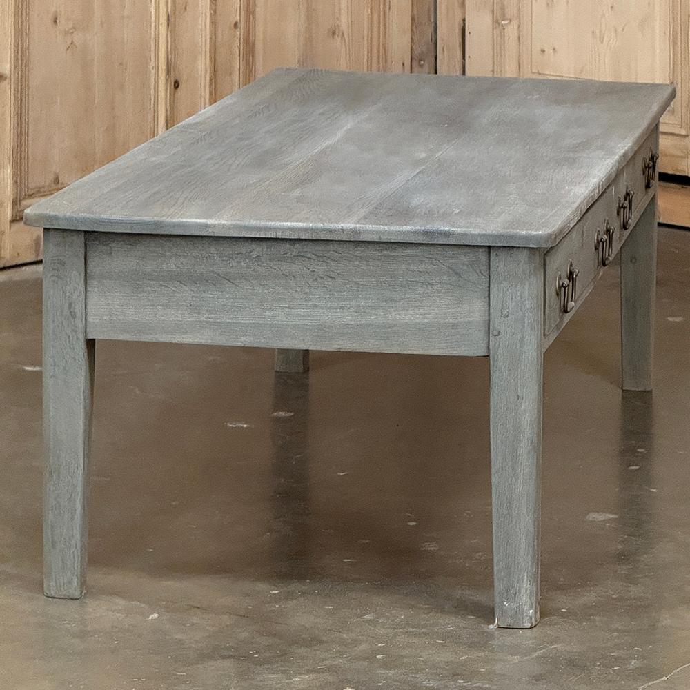 Table basse rustique peinte à la française en vente 1