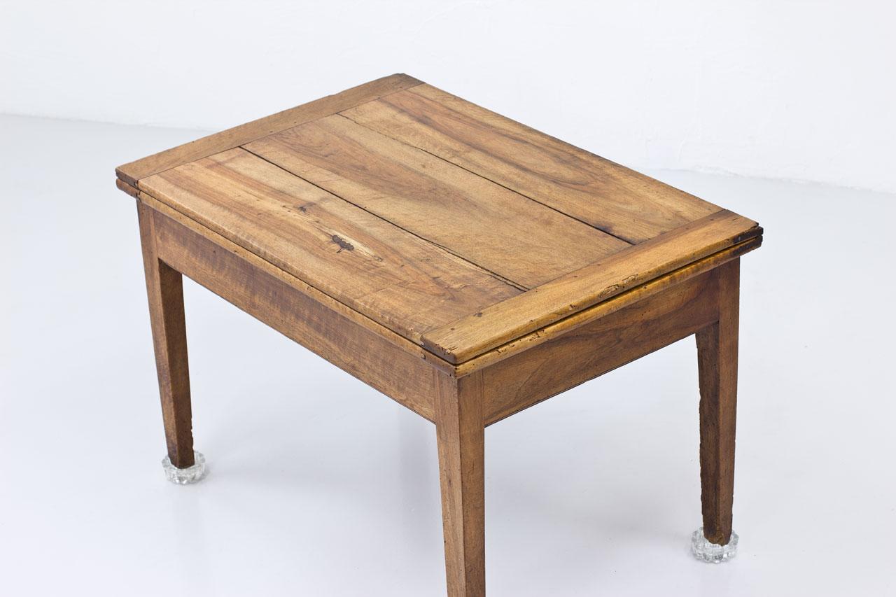 Rustic Country French Provincial Table In Good Condition In Stockholm, Stockholms län