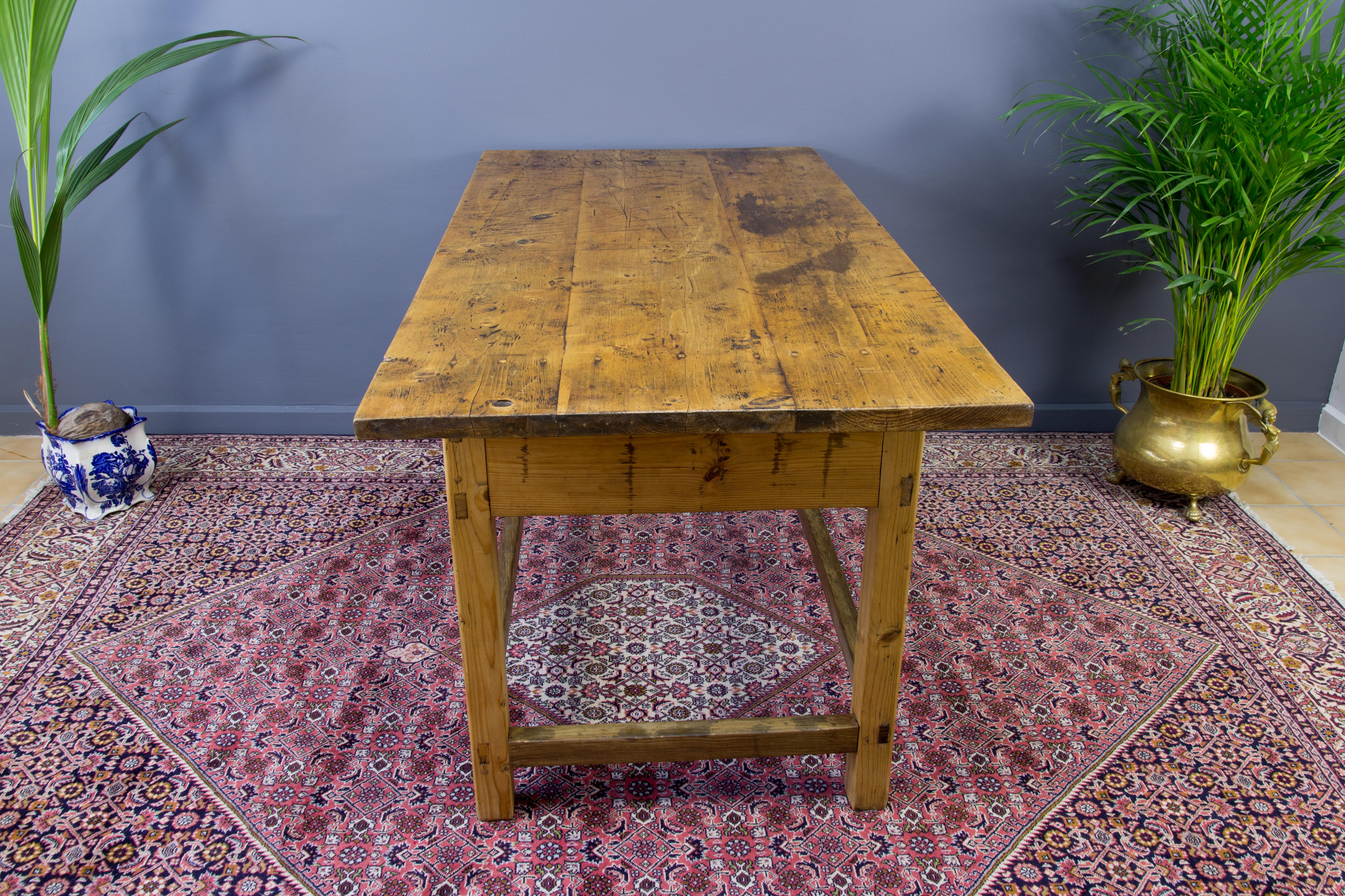 Rustic Country Style Baltic Pine Table, circa 1930s For Sale 2