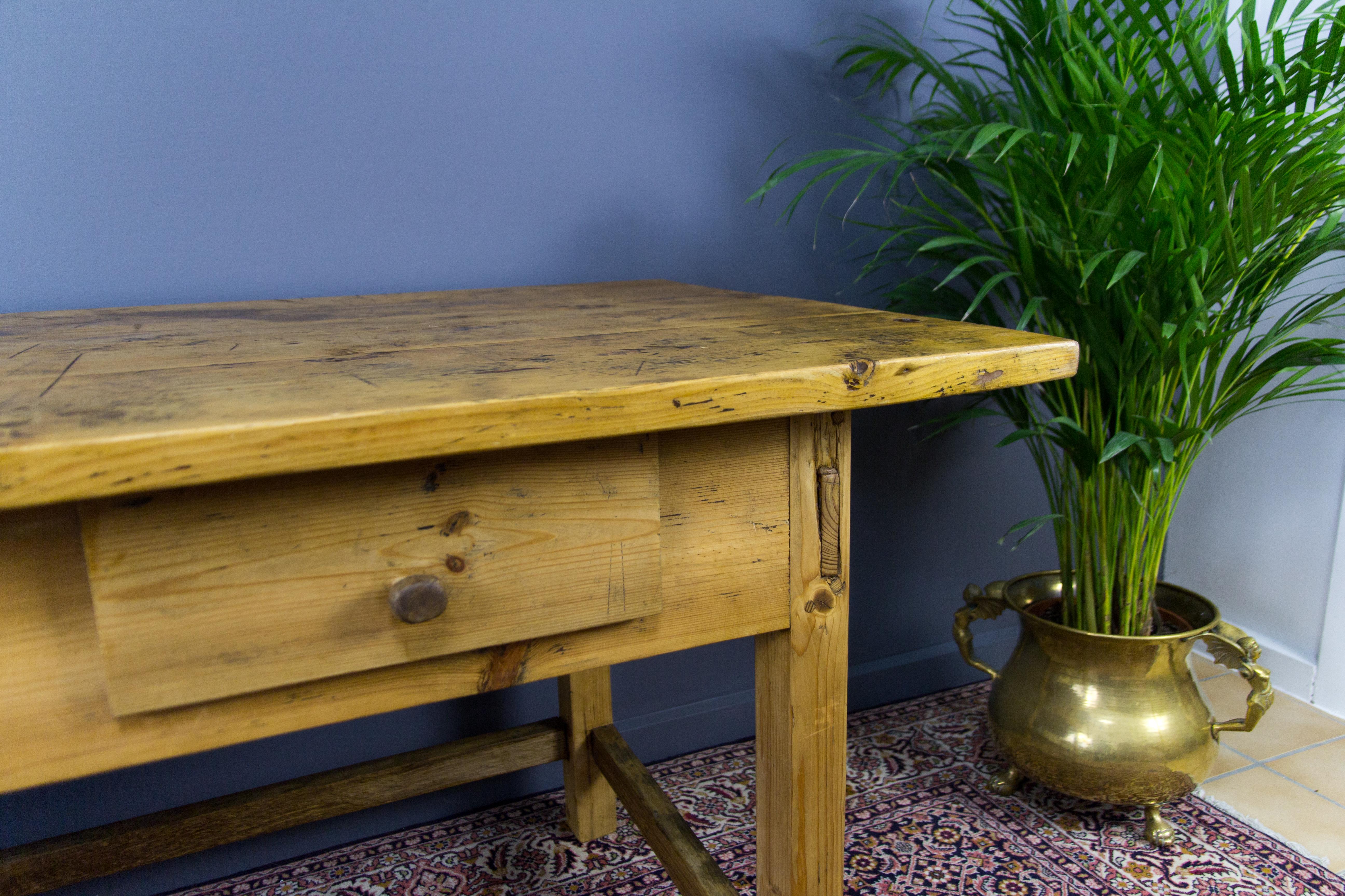 Rustic Country Style Baltic Pine Table, circa 1930s For Sale 4