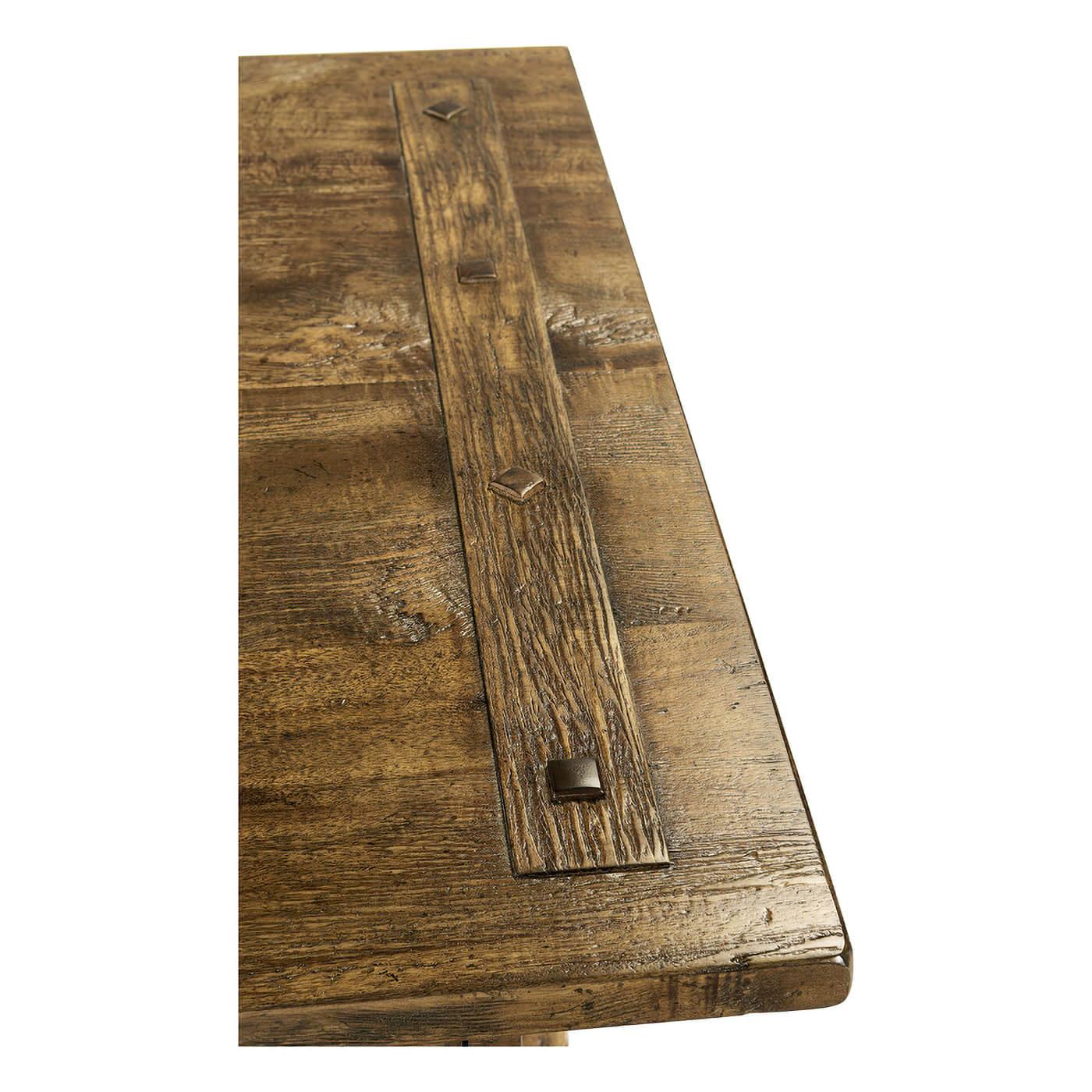 Rustico Scrivania rustica in legno di noce, finitura in legno d'albero chiaro in vendita