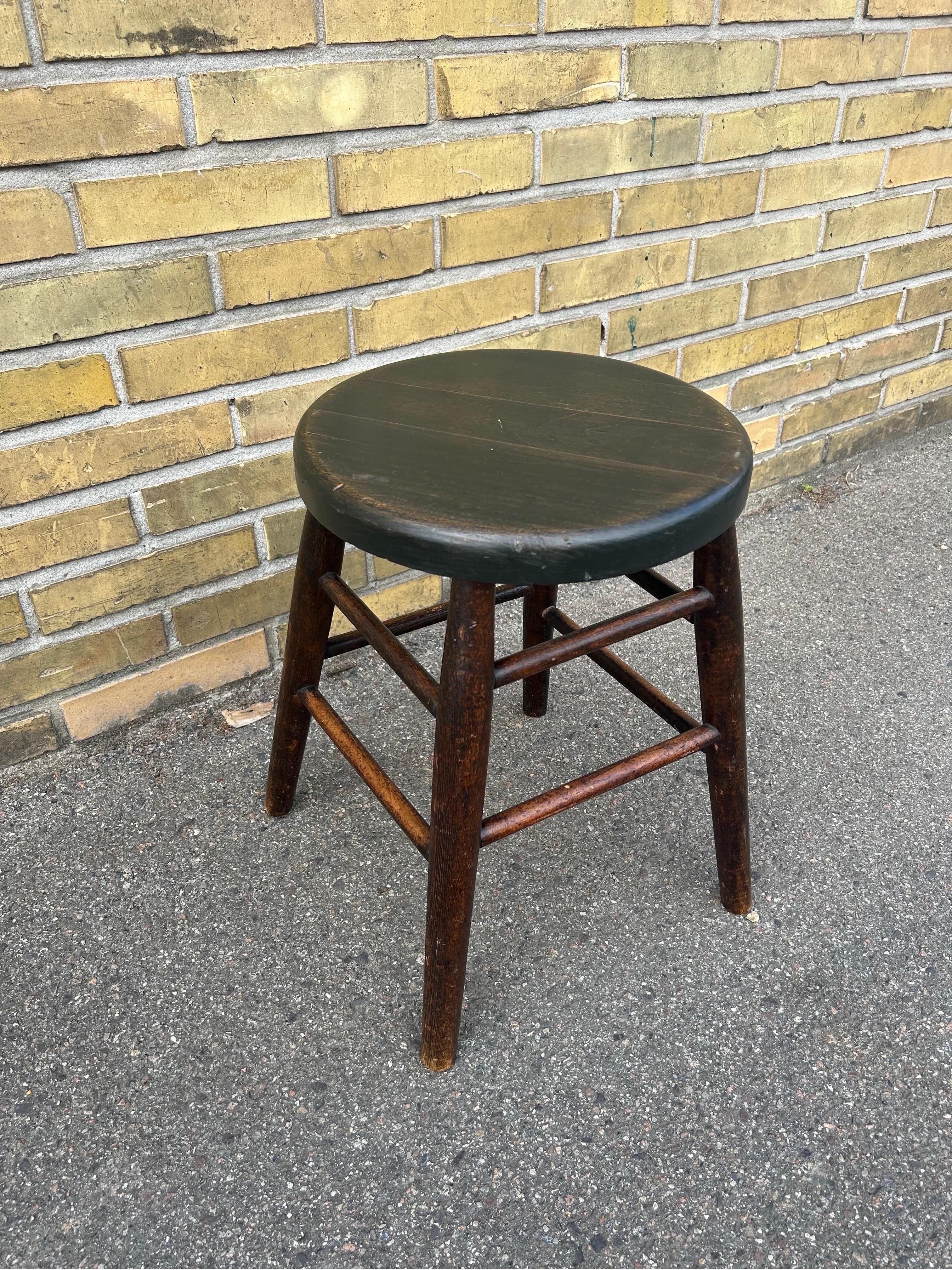 Tacheté Tabouret de traite rustique danois années 1950 en vente