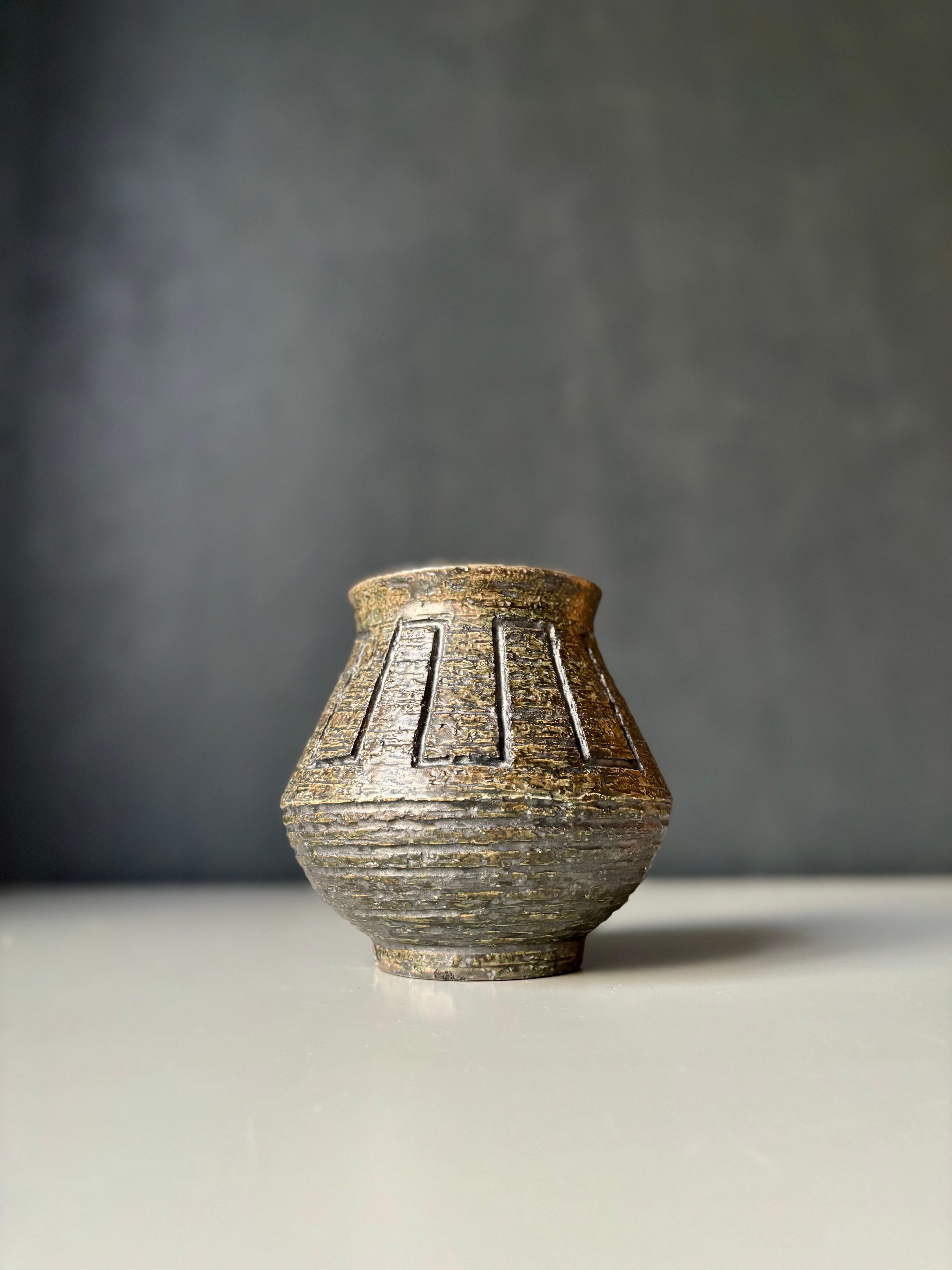 Mid-Century moderno Vaso rustico danese moderno in ceramica marrone, anni '60 in vendita