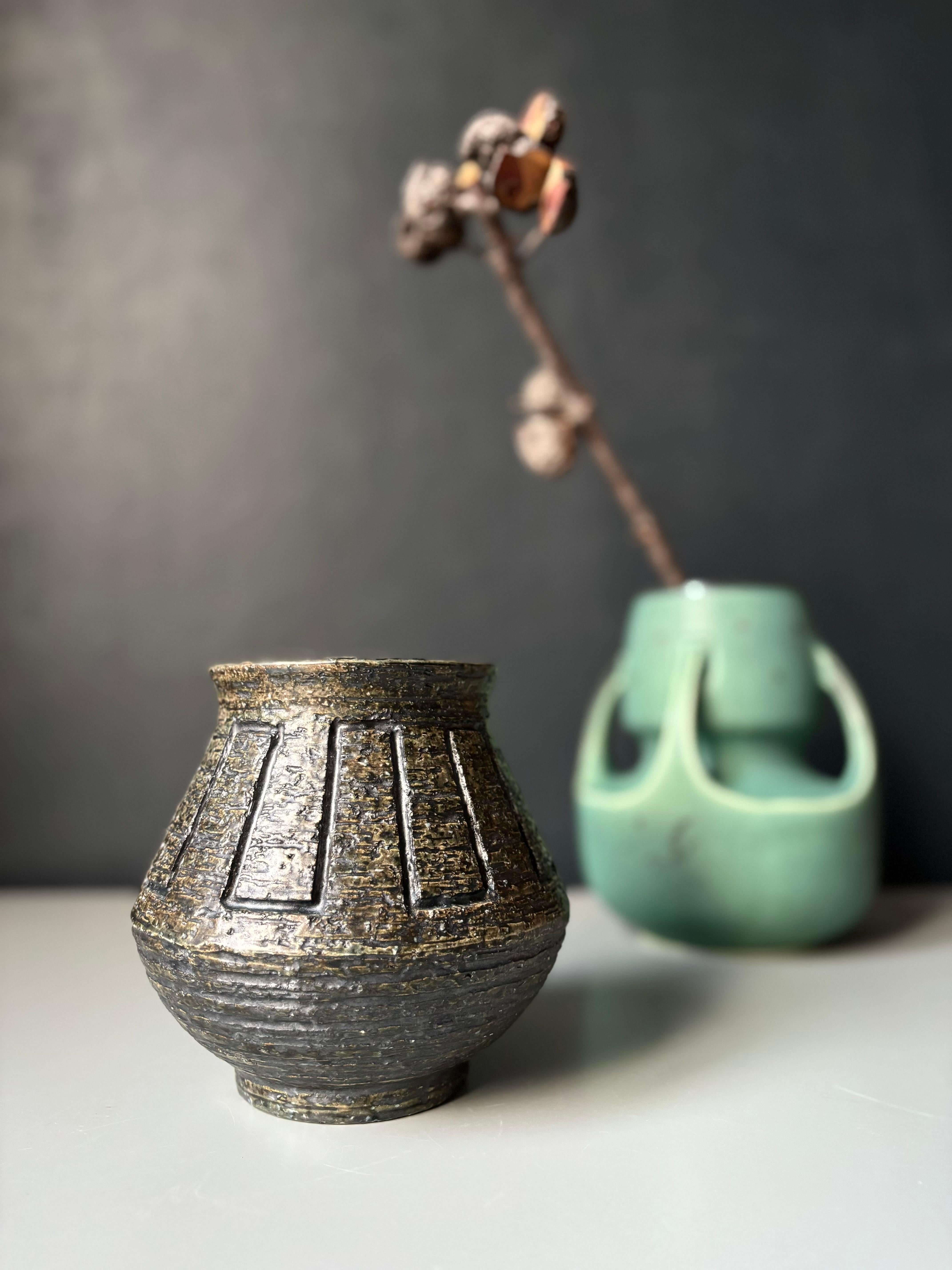 Danese Vaso rustico danese moderno in ceramica marrone, anni '60 in vendita