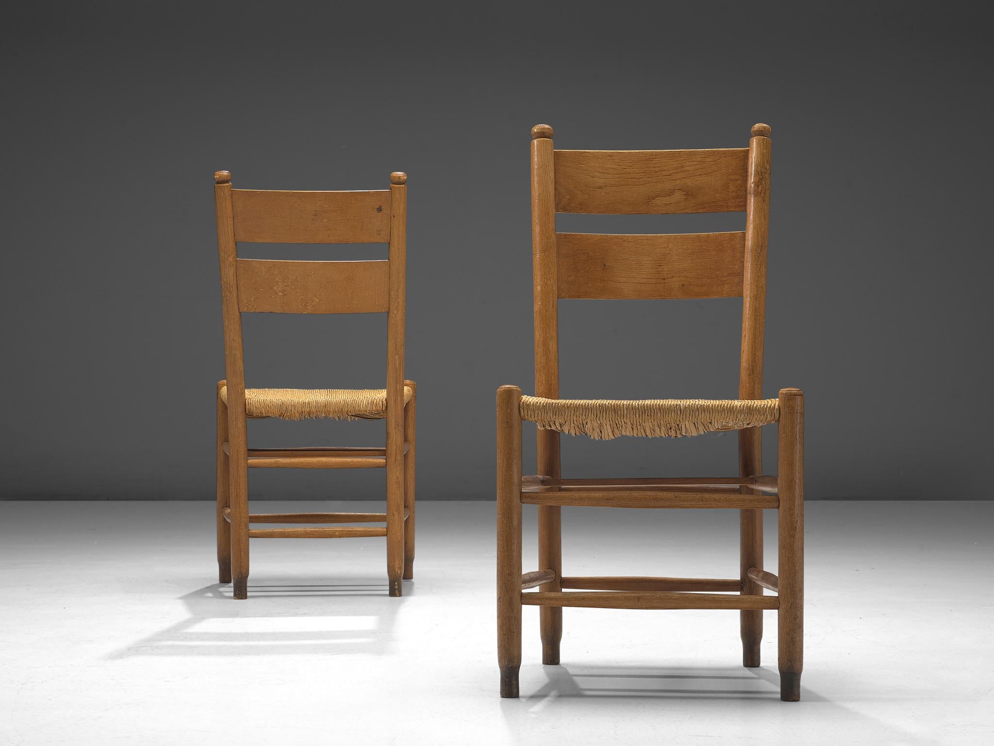 Scandinave moderne Paire de chaises danoises rustiques en paille et chêne en vente