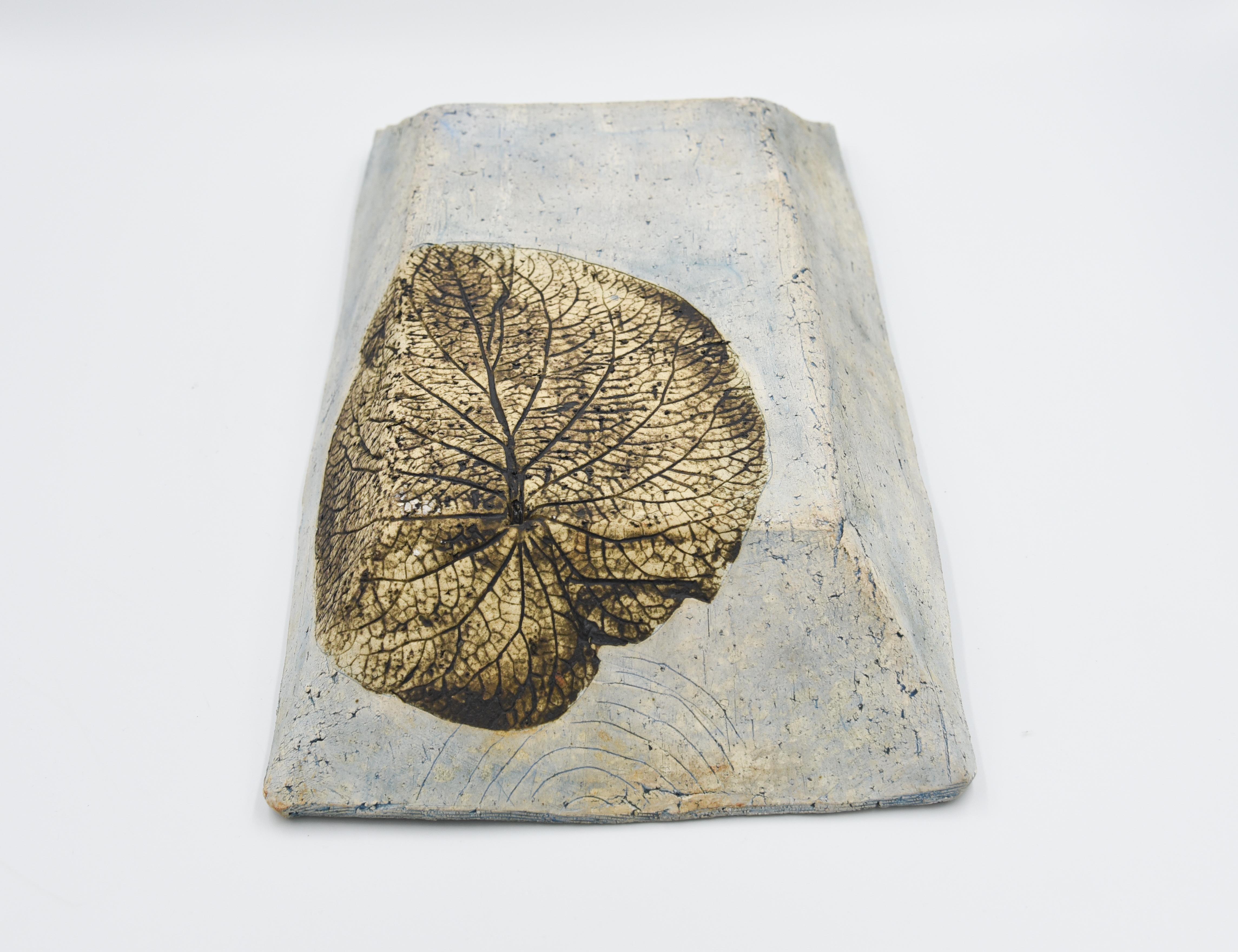 Plato Decorativo Rústico Vide Poche Cerámica Arcilla Azul Claro Hoja y Araña Naturaleza en venta 1
