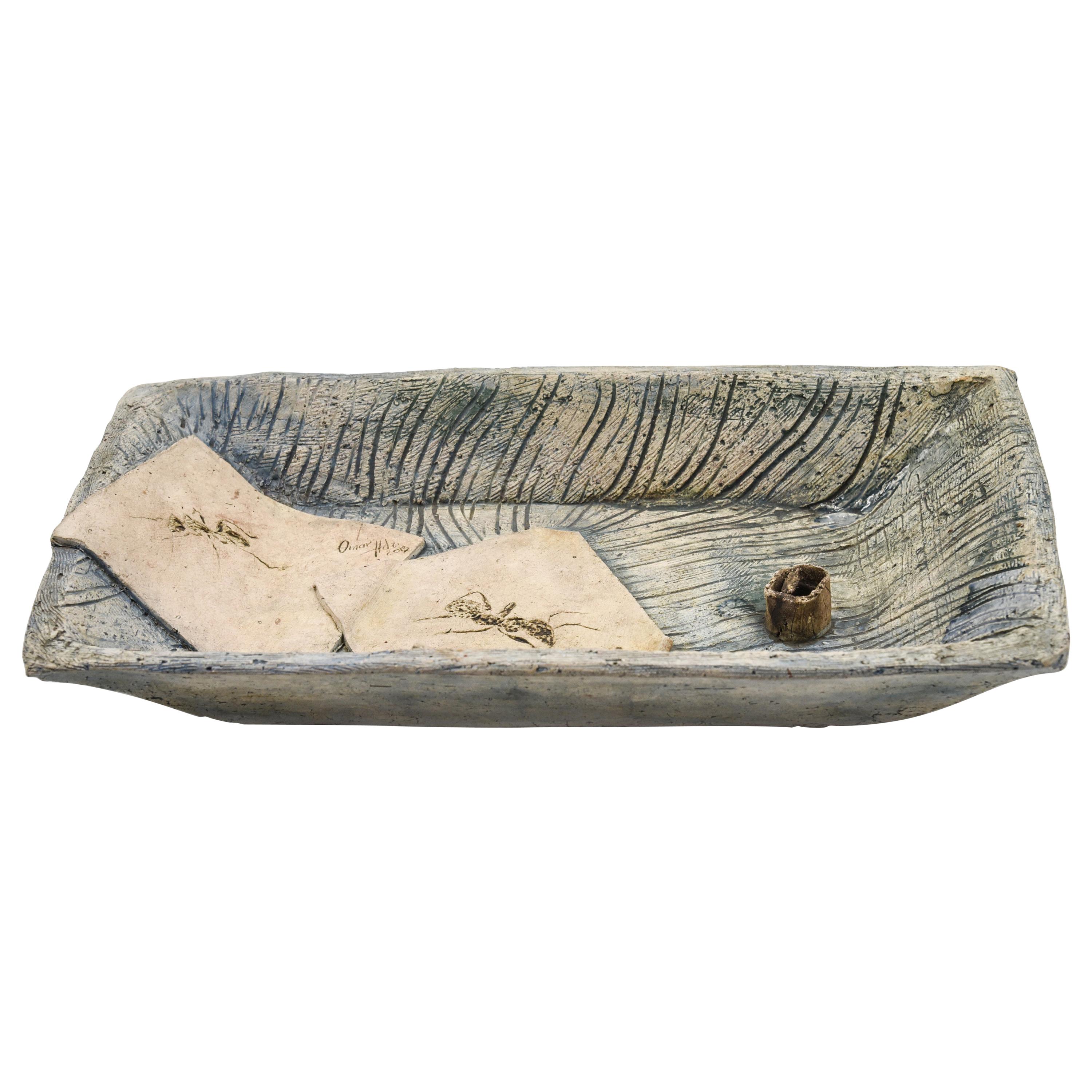 Rustikale dekorative Schale in Ablageschale aus Keramik Ton mit hellblauem Blatt und Spinnen Natur