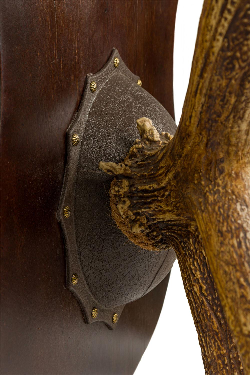 Rustikale dekorative Elchgeweih und Holz Wandtafel (Geweih) im Angebot