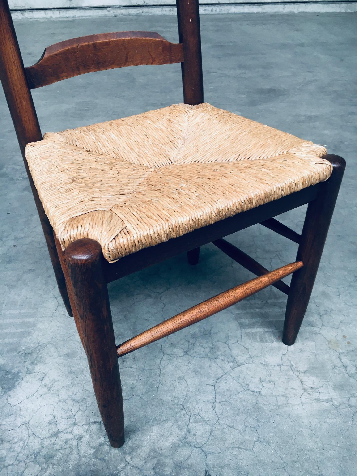 Set di sedie da pranzo Rustic Design con schienale a scaletta in Oak e giunco, Belgio anni '60 in vendita 6