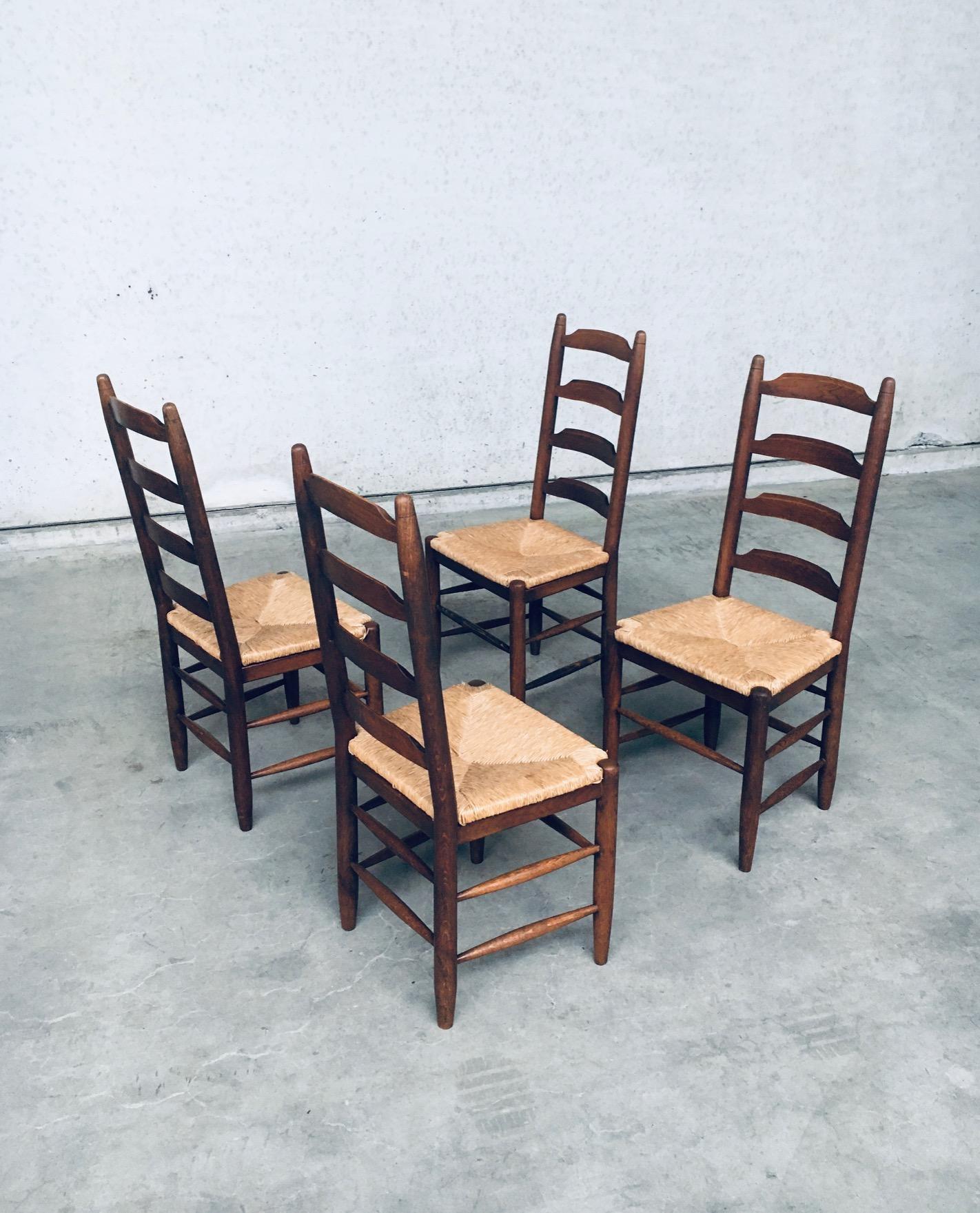 Belga Set di sedie da pranzo Rustic Design con schienale a scaletta in Oak e giunco, Belgio anni '60 in vendita
