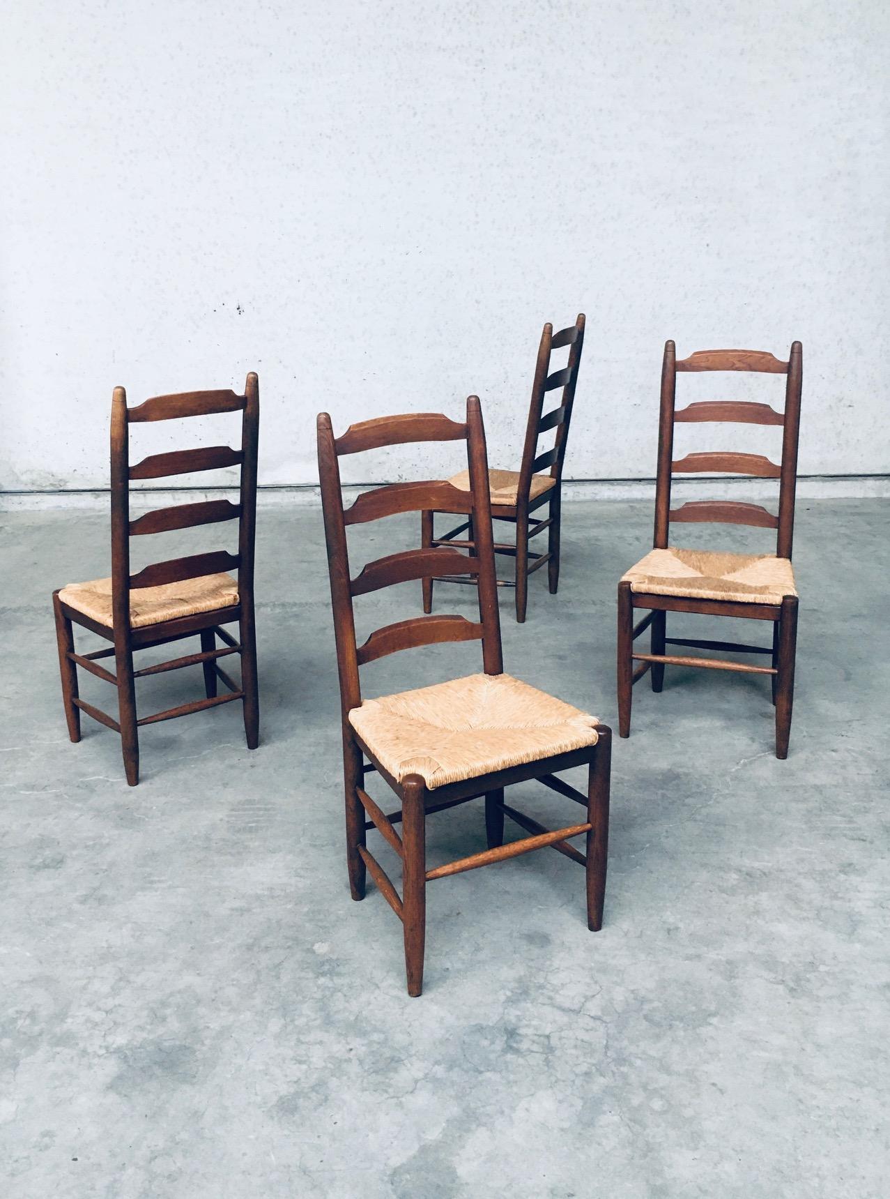 Metà XX secolo Set di sedie da pranzo Rustic Design con schienale a scaletta in Oak e giunco, Belgio anni '60 in vendita
