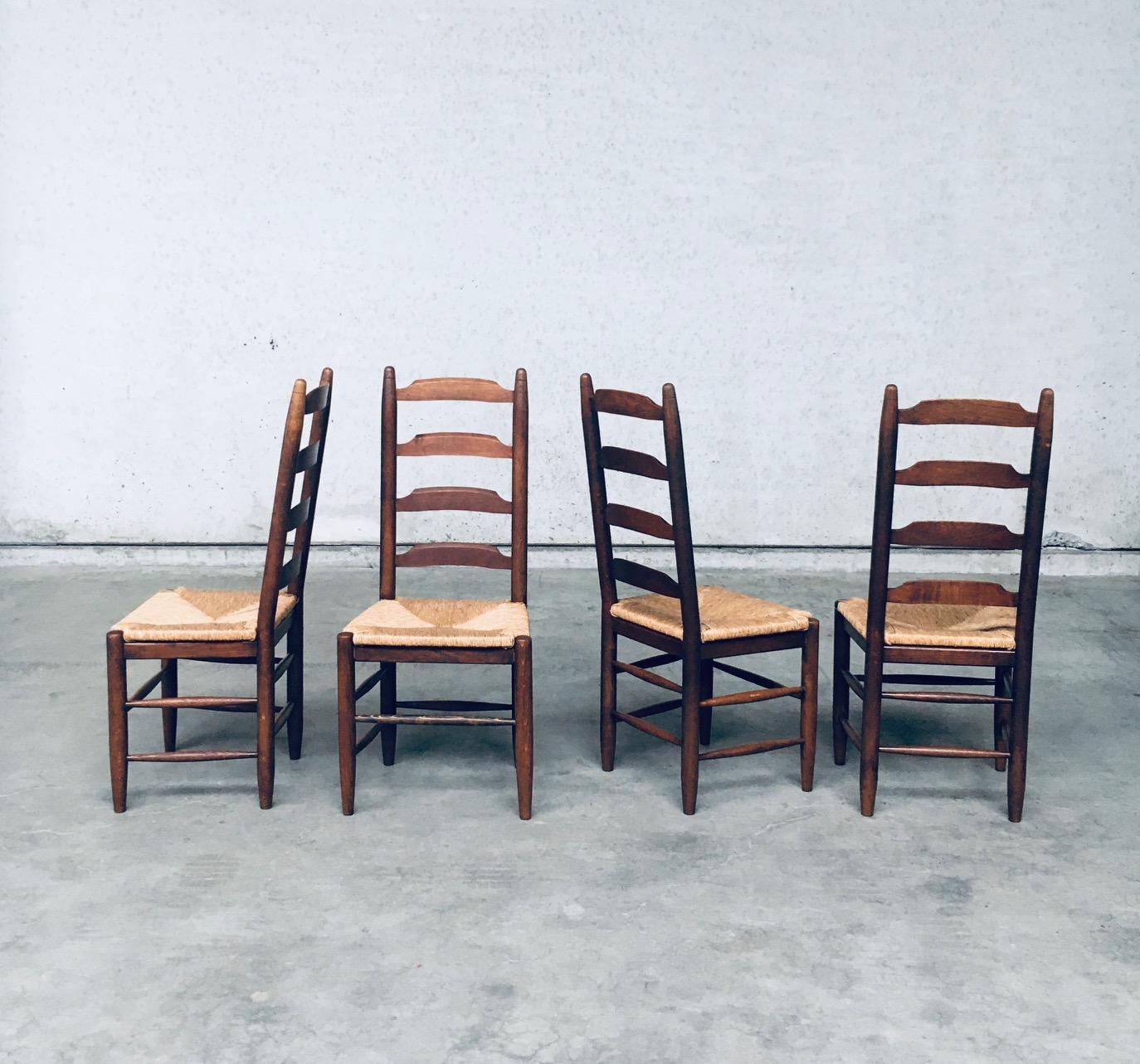 Giunco Set di sedie da pranzo Rustic Design con schienale a scaletta in Oak e giunco, Belgio anni '60 in vendita