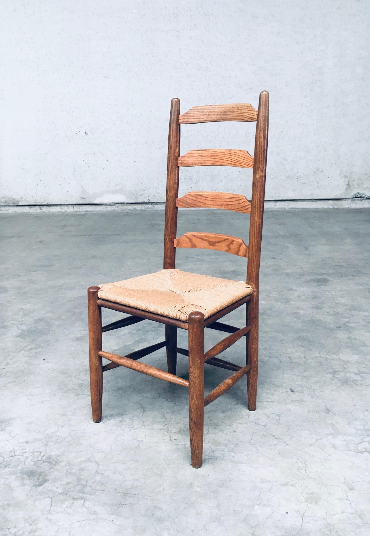 Giunco Sedie da pranzo Rustic Design con schienale a scaletta in Oak e giunco, Belgio anni '60 in vendita