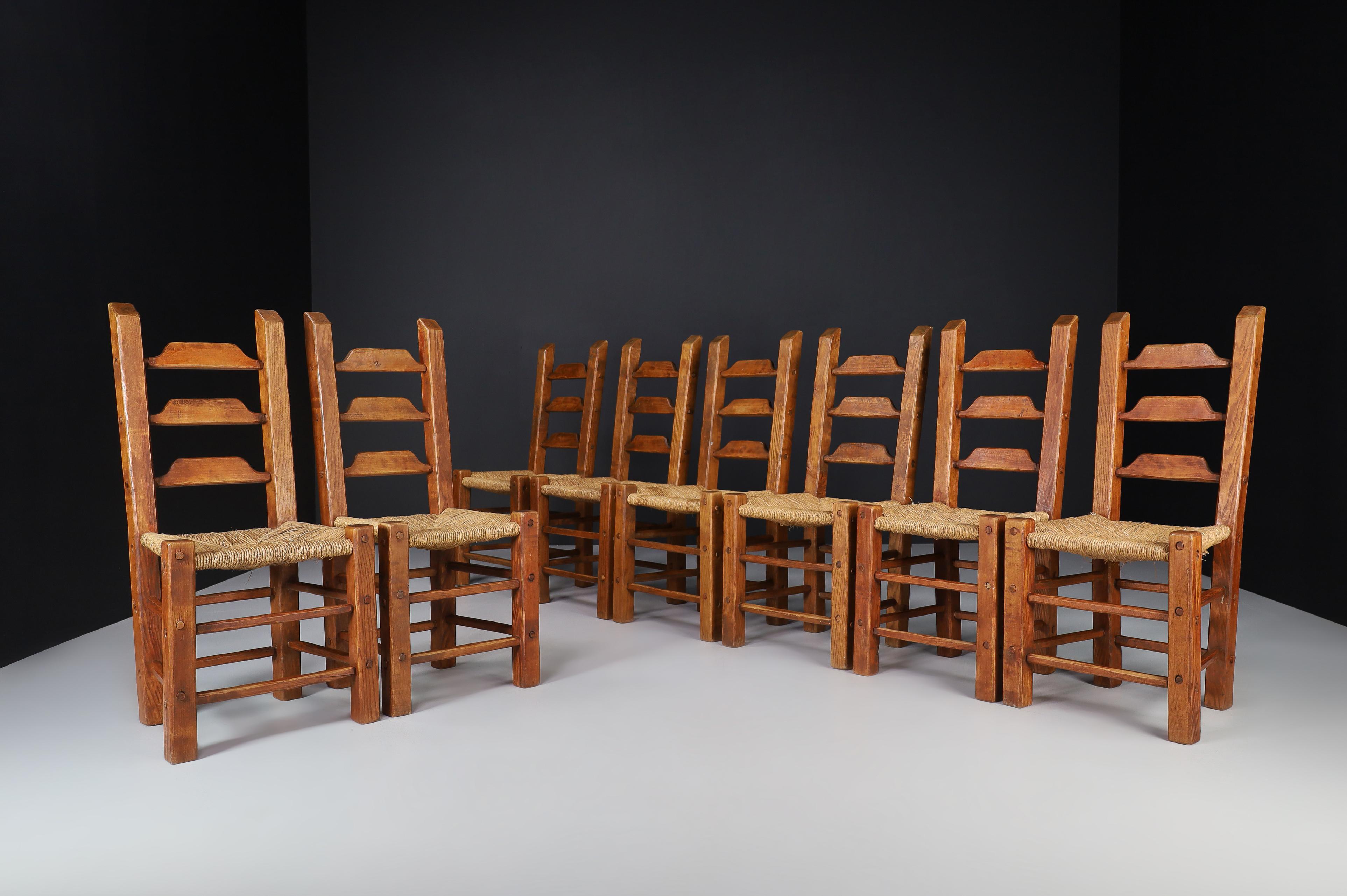Rustic dining chairs in oak and rush, Spain 1960s.

Set of 8 mountain or chalet chairs made by an unknown Spanish cabinetmaker in the 1960s. The structure is of solid oak with robust legs, and the seat is woven rush. The grain of the wood is