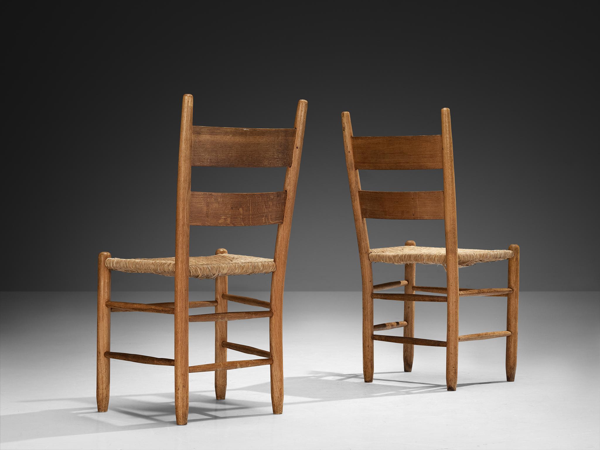 Sillas de comedor, roble, paja, Europa, años 60

Encantador y rústico conjunto de sillas de comedor, fabricado en Europa en los años 60. Estas sillas encarnan la calidez y muestran características típicas de la artesanía tradicional. Hechas de