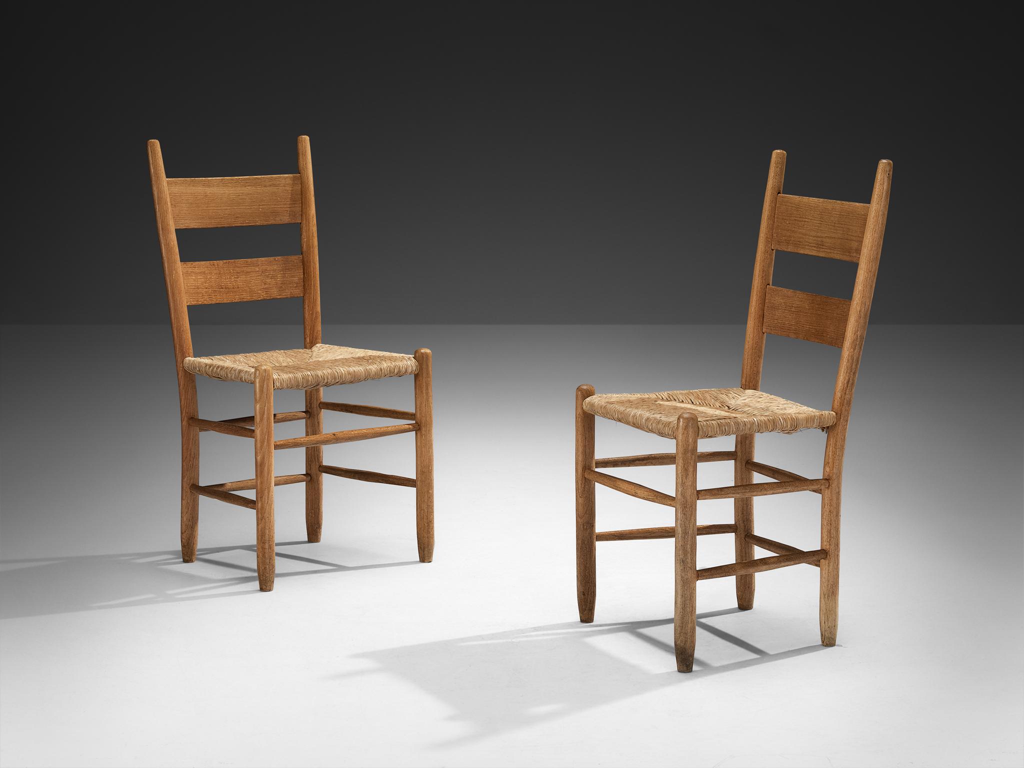 Sillas de comedor rústicas de roble y paja mediados del siglo XX en venta