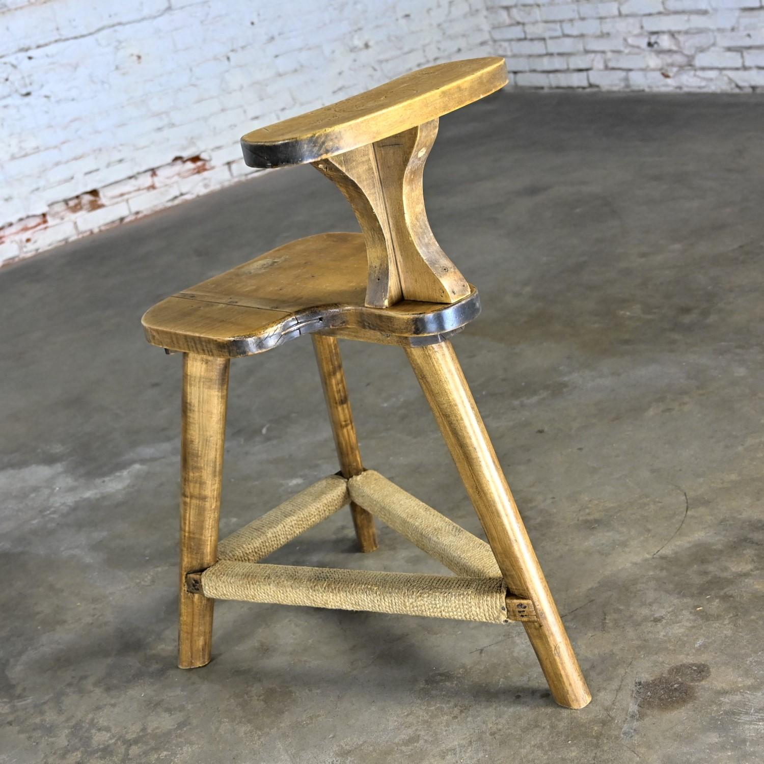 Rustic Distressed Maple Cockfighting Betting or Sporting Chair Tri-Leg Base For Sale 9