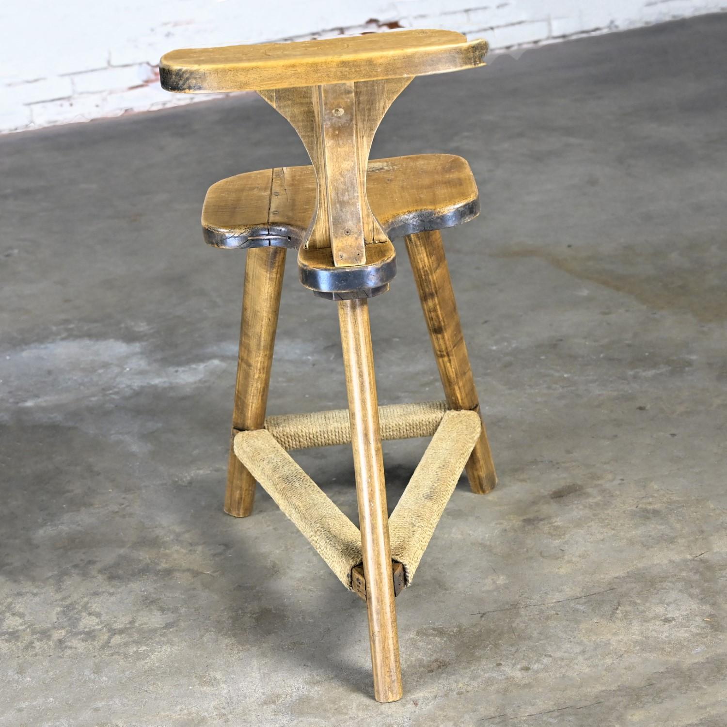 Rustic Distressed Maple Cockfighting Betting or Sporting Chair Tri-Leg Base For Sale 14