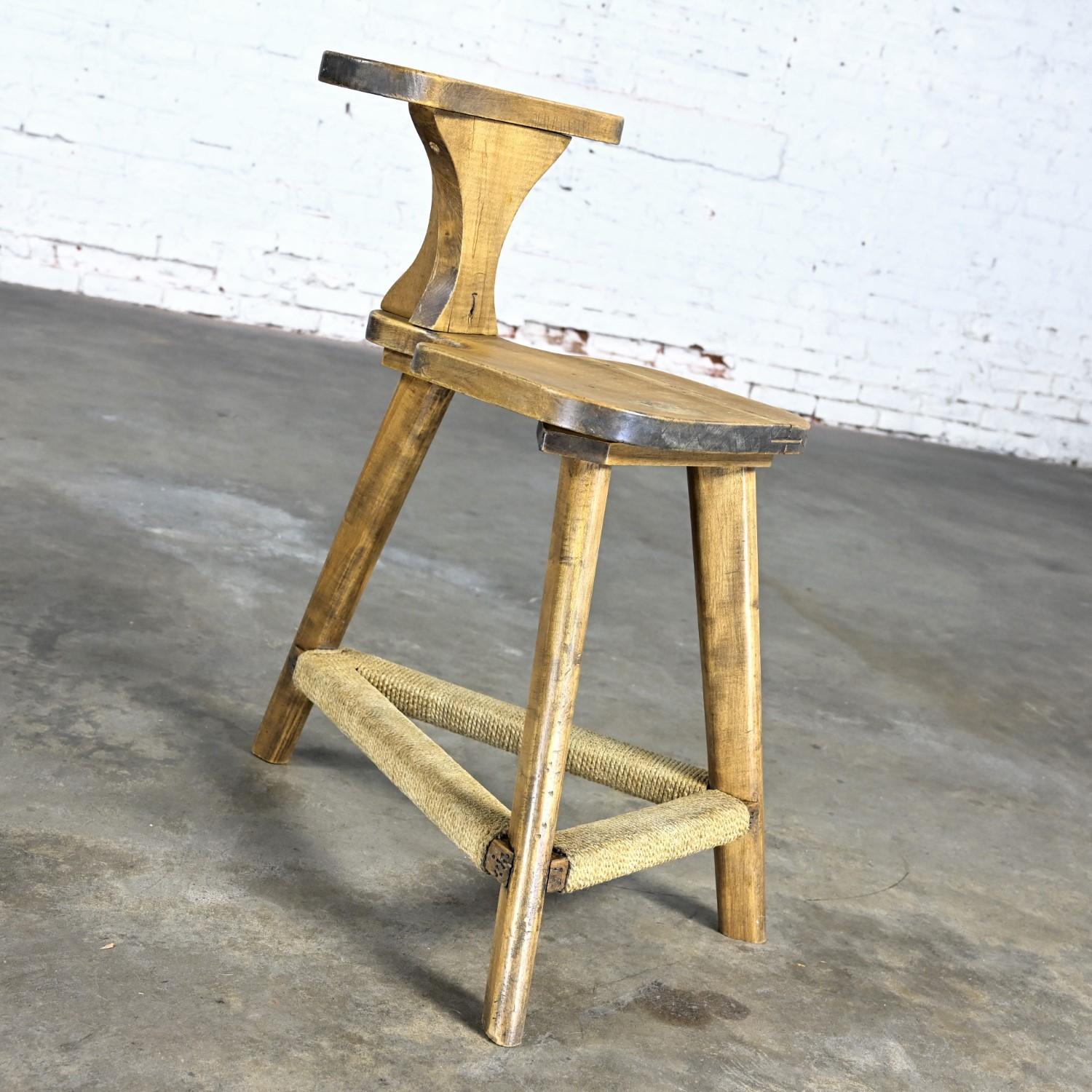 20th Century Rustic Distressed Maple Cockfighting Betting or Sporting Chair Tri-Leg Base For Sale