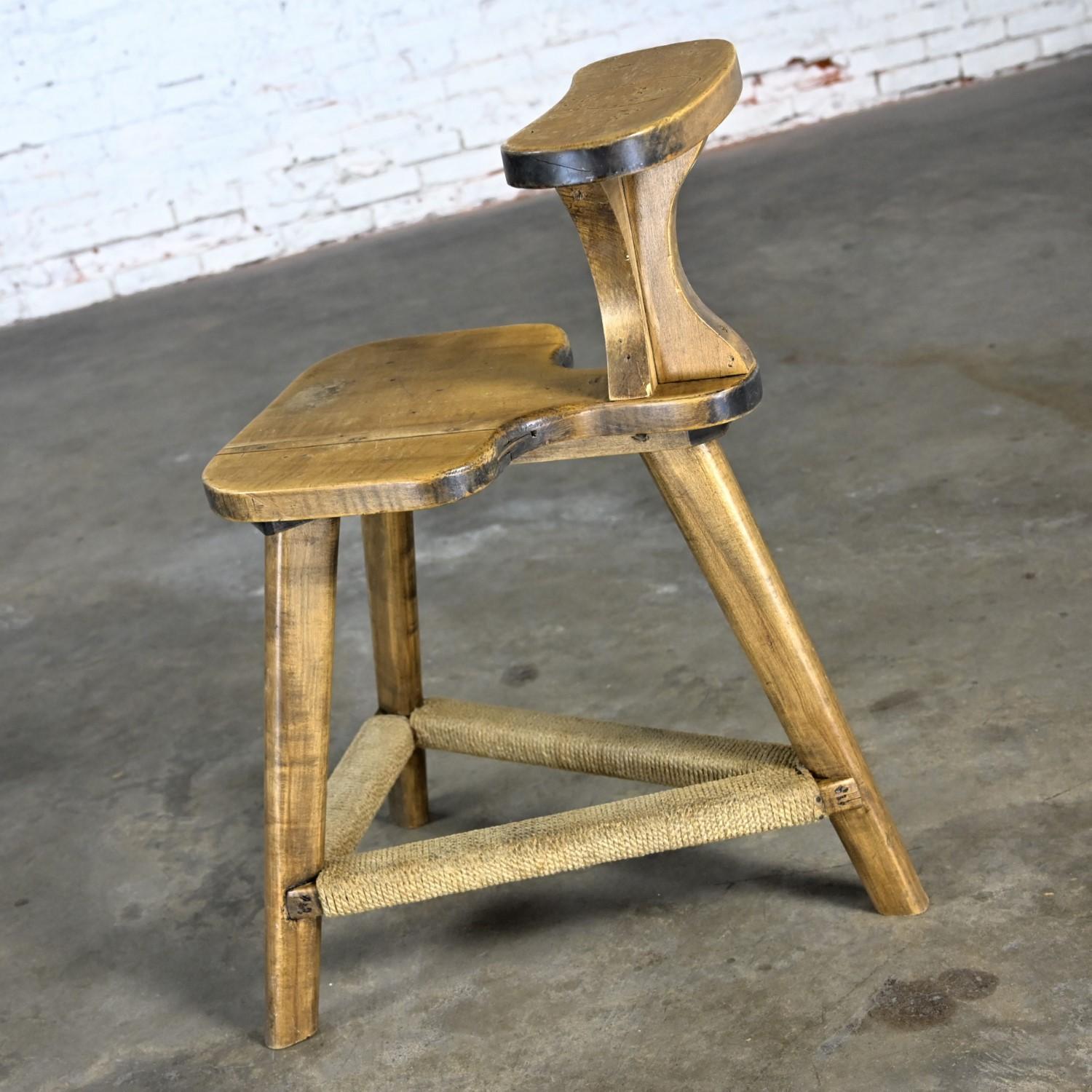 Rustic Distressed Maple Cockfighting Betting or Sporting Chair Tri-Leg Base For Sale 3