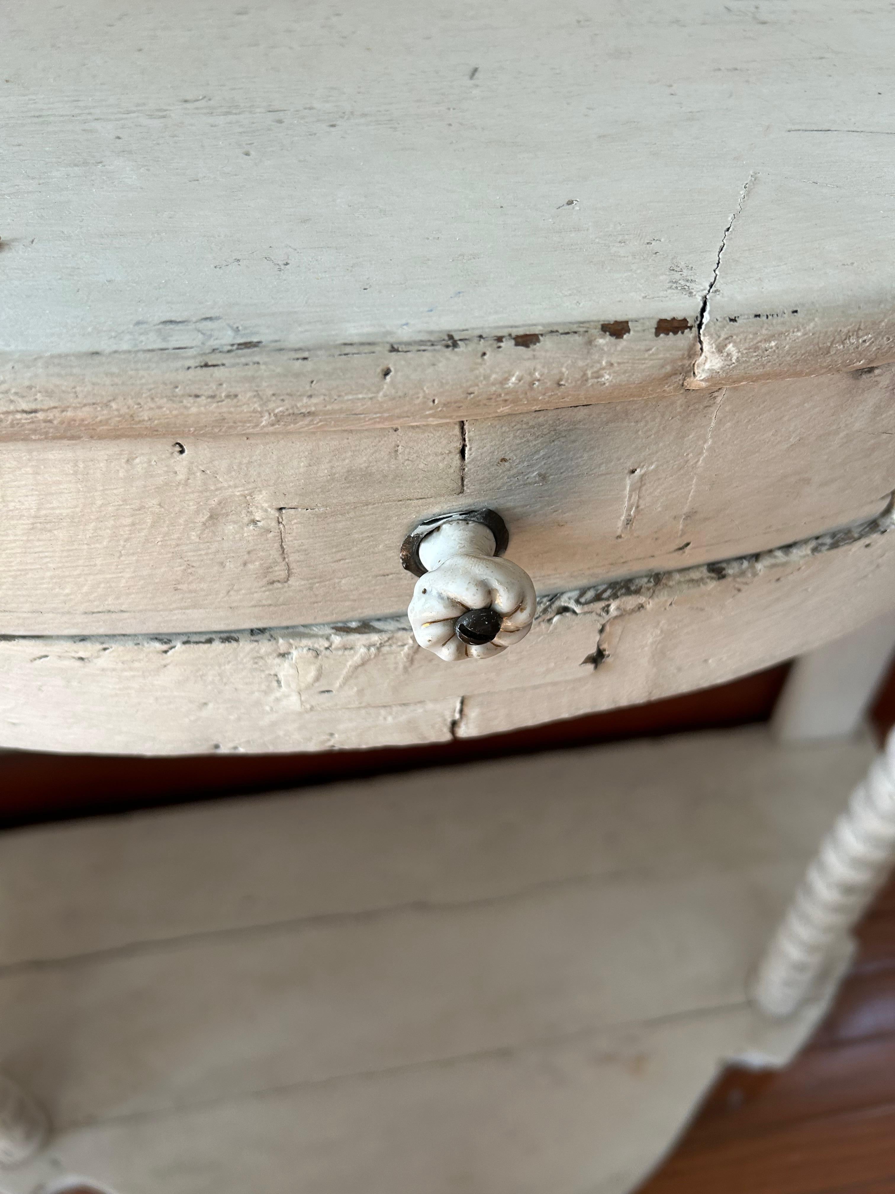 Table console Demilune rustique peinte en blanc vieilli en vente 4