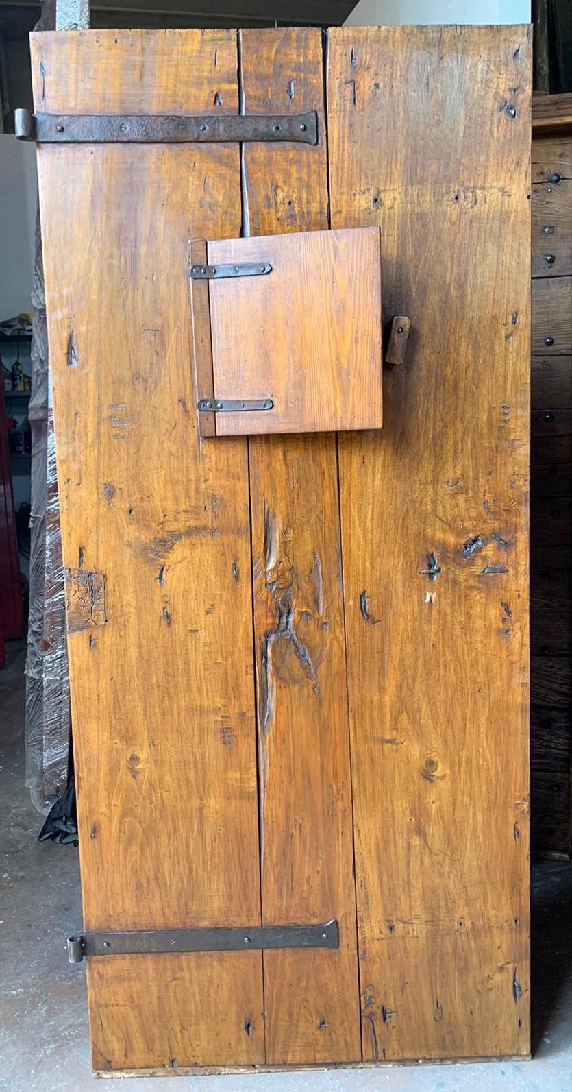 Rustic Door with Nails, in Poplar and Window, 19th Century Italy In Good Condition In Cuneo, Italy (CN)