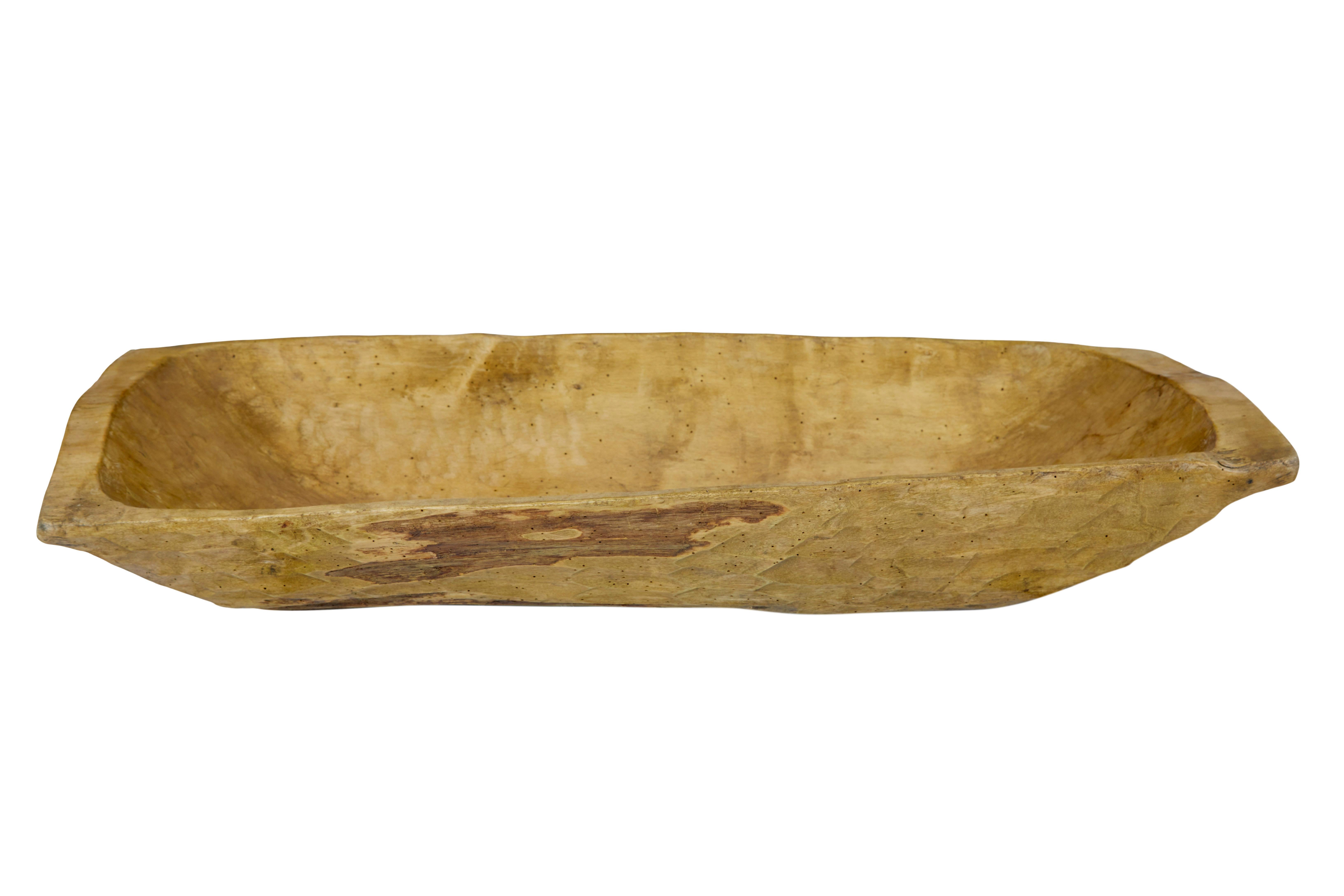 Servidor rústico de madera excavada circa 1900.

Aquí tenemos un comedero de ganado europeo oriental de principios del siglo XX.  Se habrían fabricado ahuecando a mano el tronco de un árbol.

No hay pruebas de que esta pieza se utilizara nunca para
