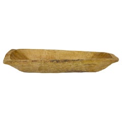 Servidor rústico de madera excavada