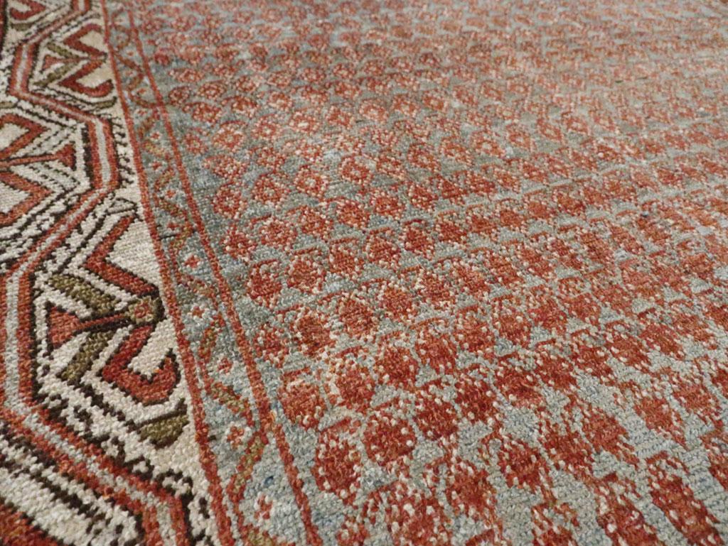 Rustico Tappeto d'accento persiano Malayer rustico fatto a mano dei primi del Novecento in vendita