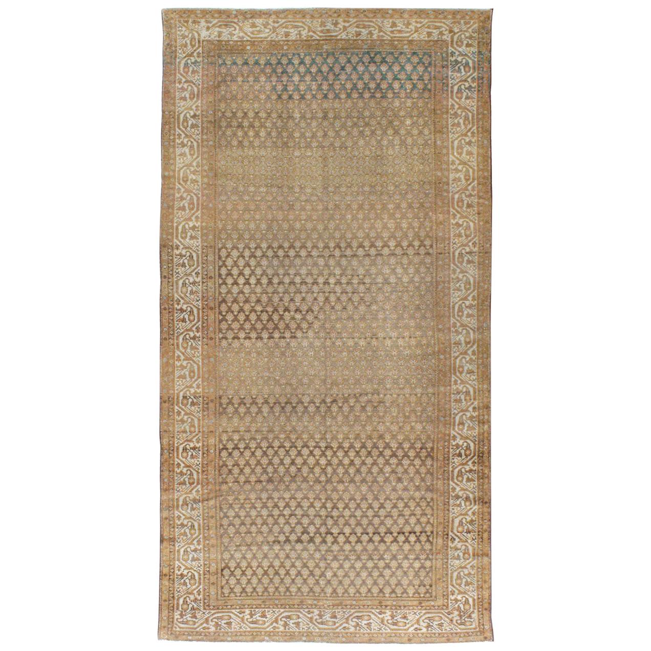 Rustikaler handgefertigter persischer Malayer-Galerie-Teppich in Erdtönen aus dem frühen 20. Jahrhundert