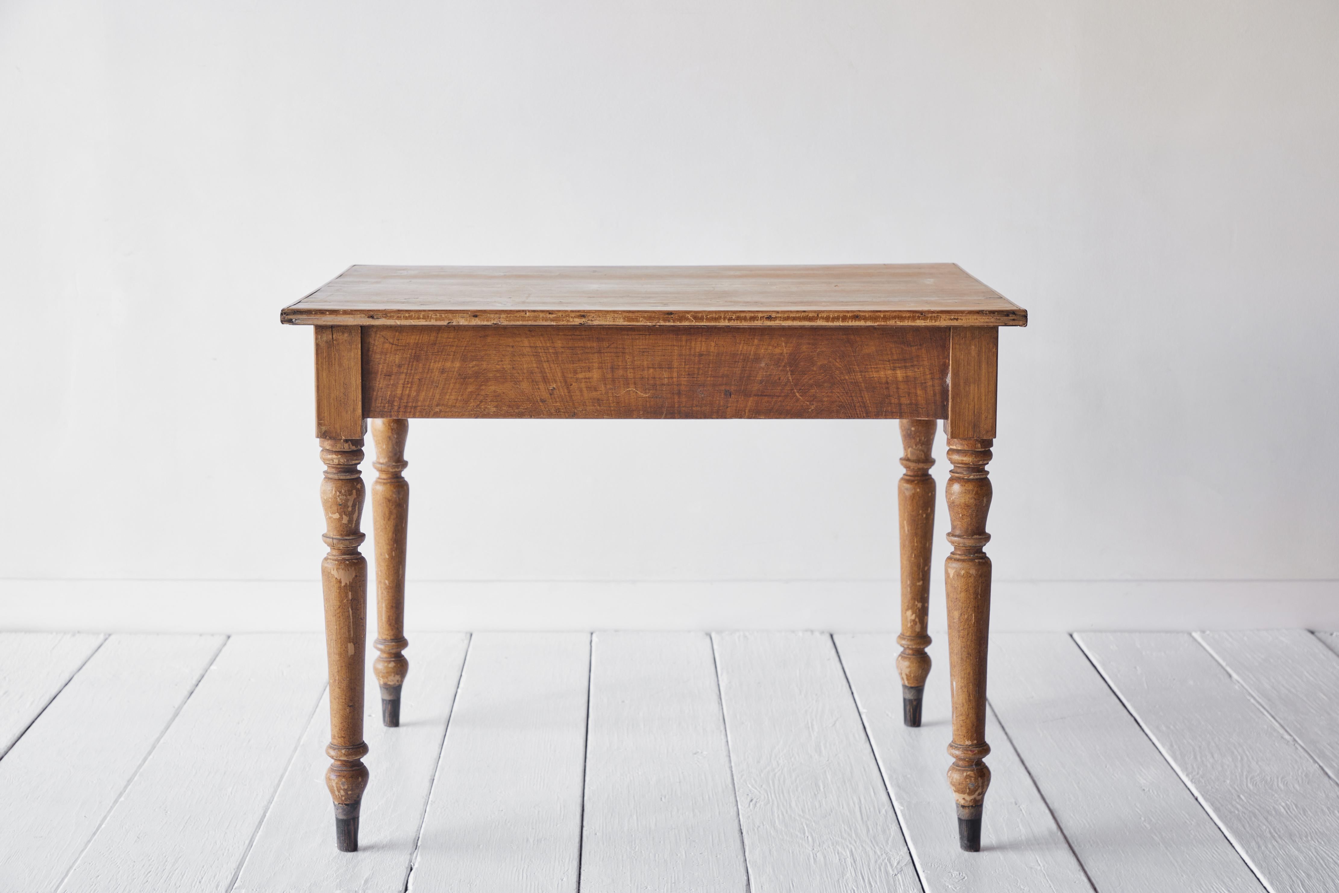 Rustic Early American Table with Single Drawer In Good Condition In Los Angeles, CA