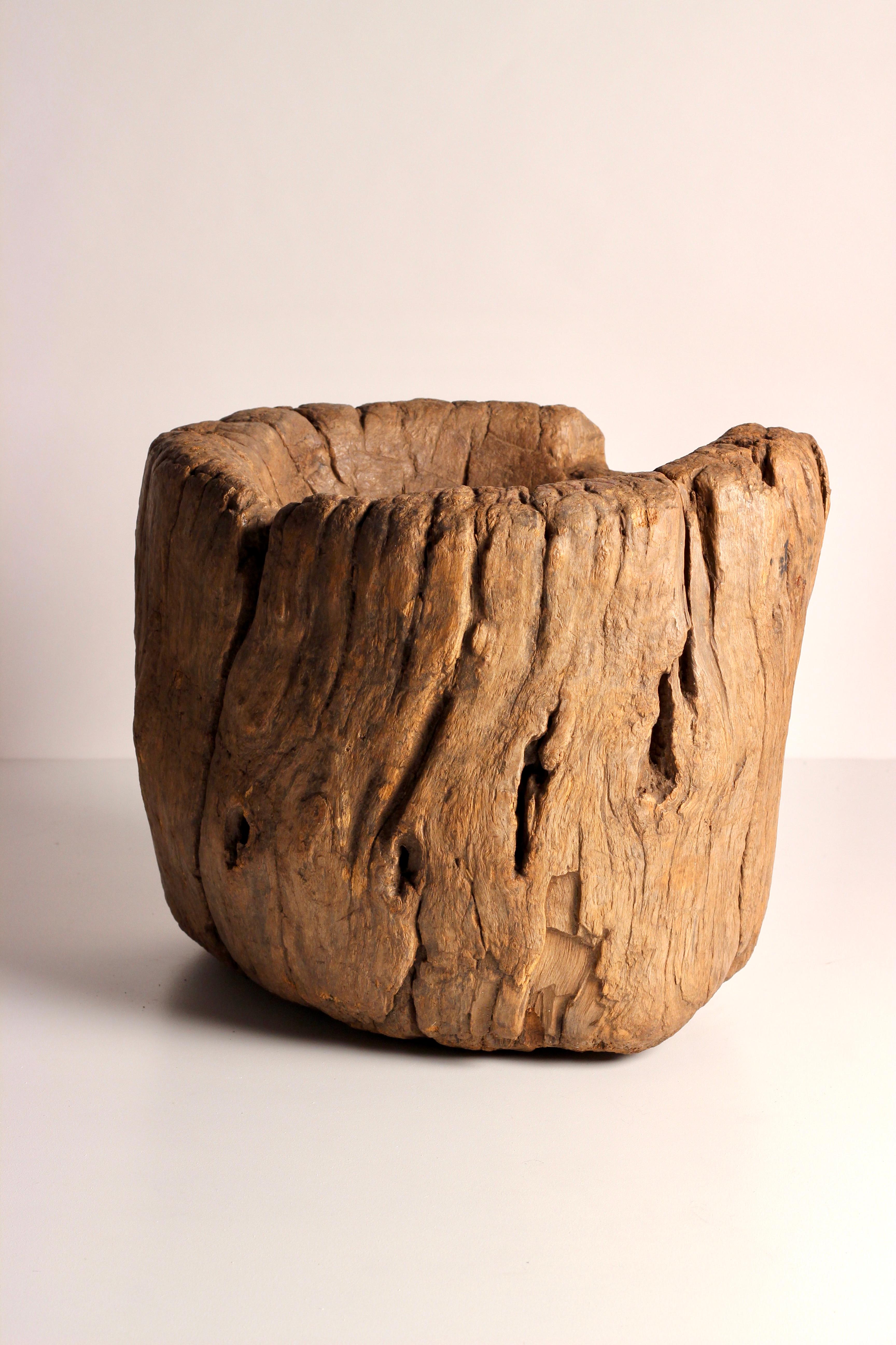 Rustic Elm Wooden Large Mortar Bowl Hand Carved from One Piece of Tree Trunk In Distressed Condition For Sale In London, GB