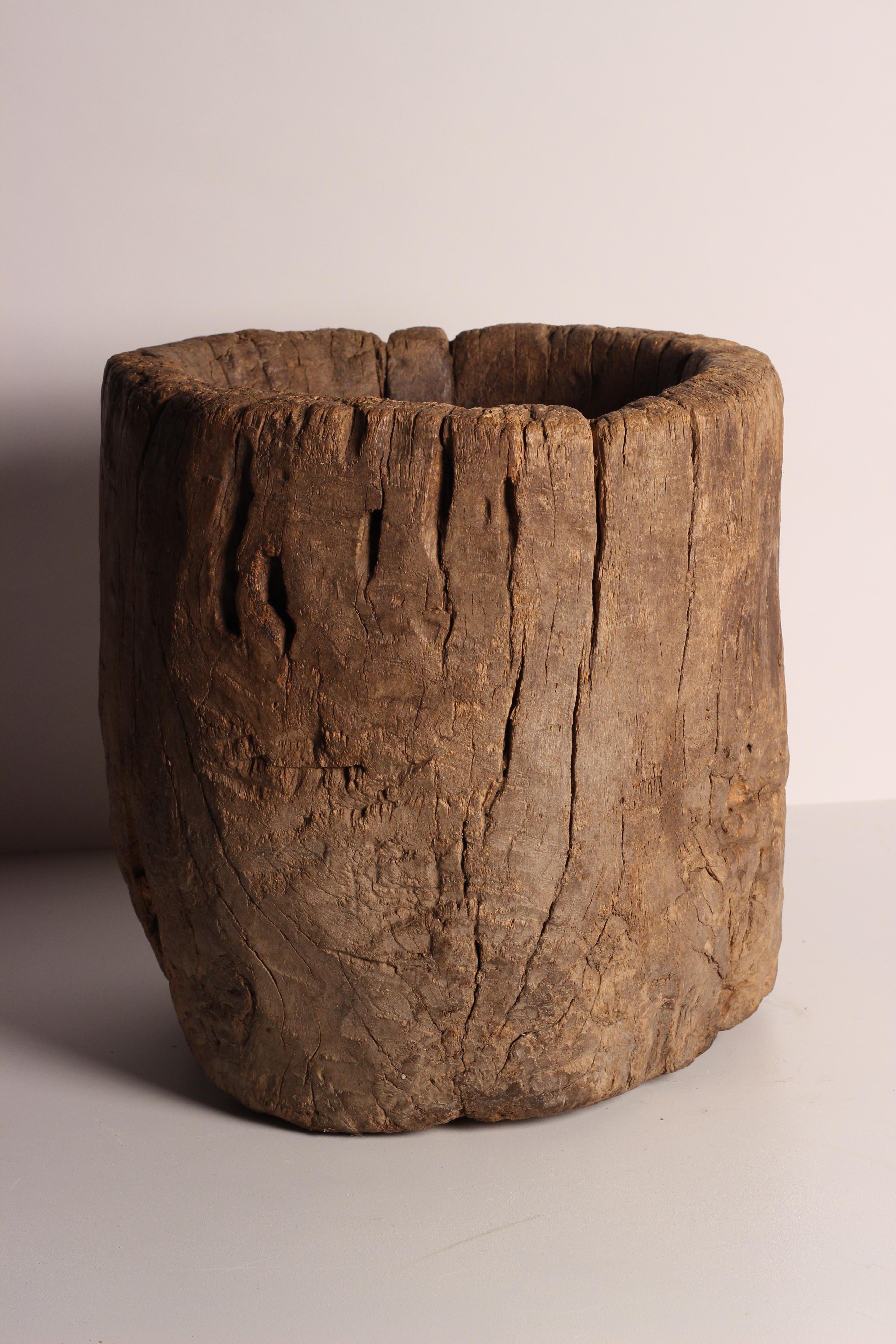 Rustic Elm Wooden Large Mortar Bowl Hand Carved from One Piece of Tree Trunk In Distressed Condition In London, GB