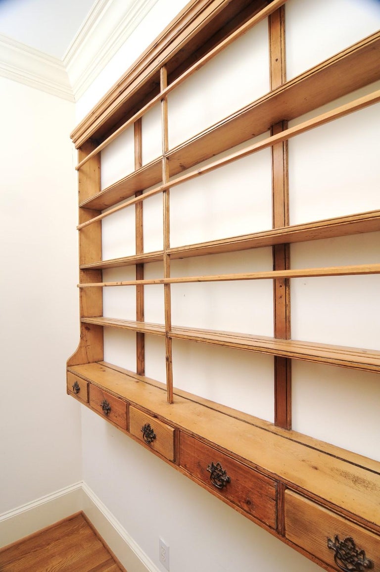Rustic English 1820s Period Pine Plate Rack with Five Low