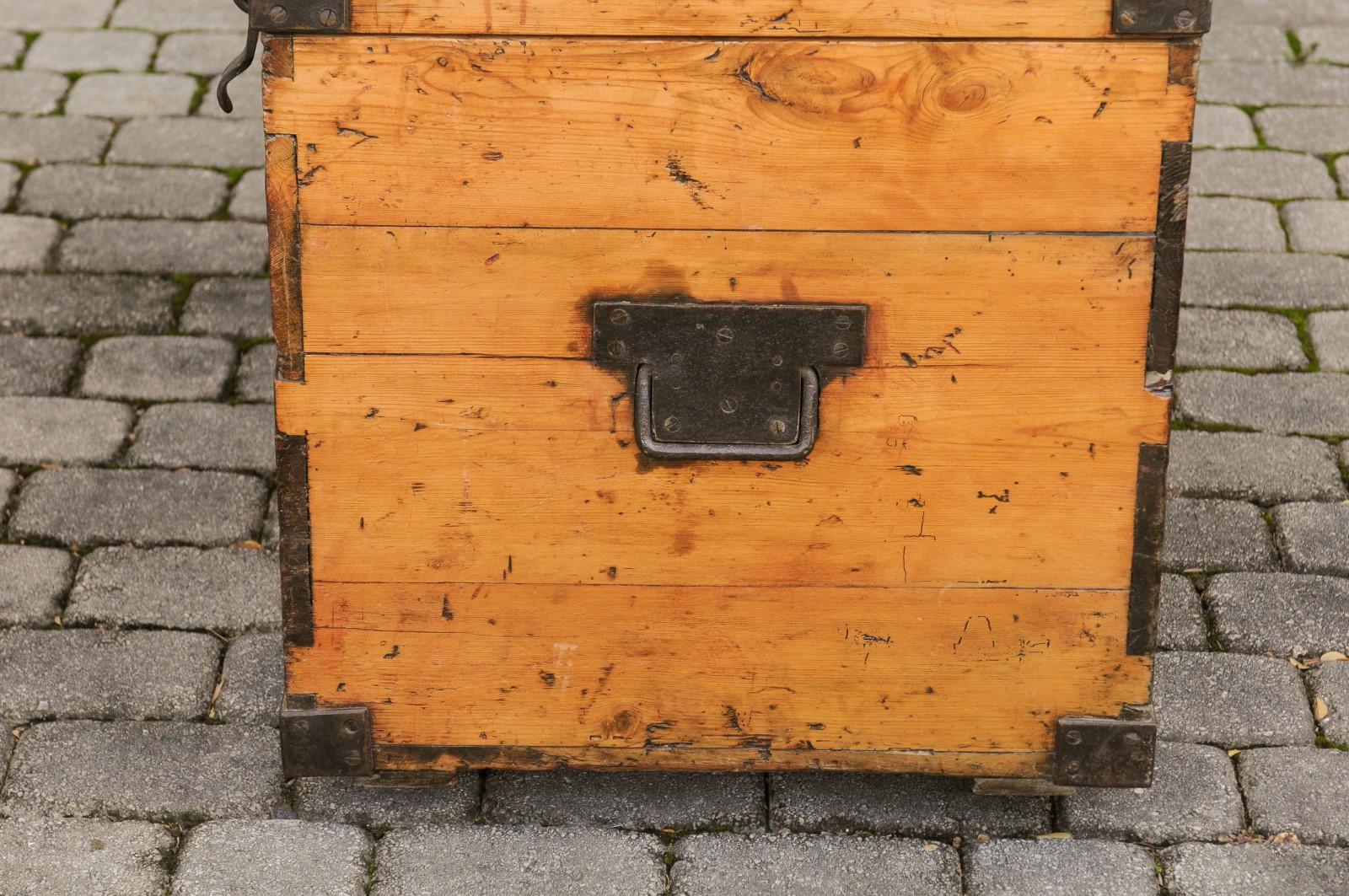 Rustic English 1820s Georgian Pine Trunk with Tin-Lined Interior and Casters 7