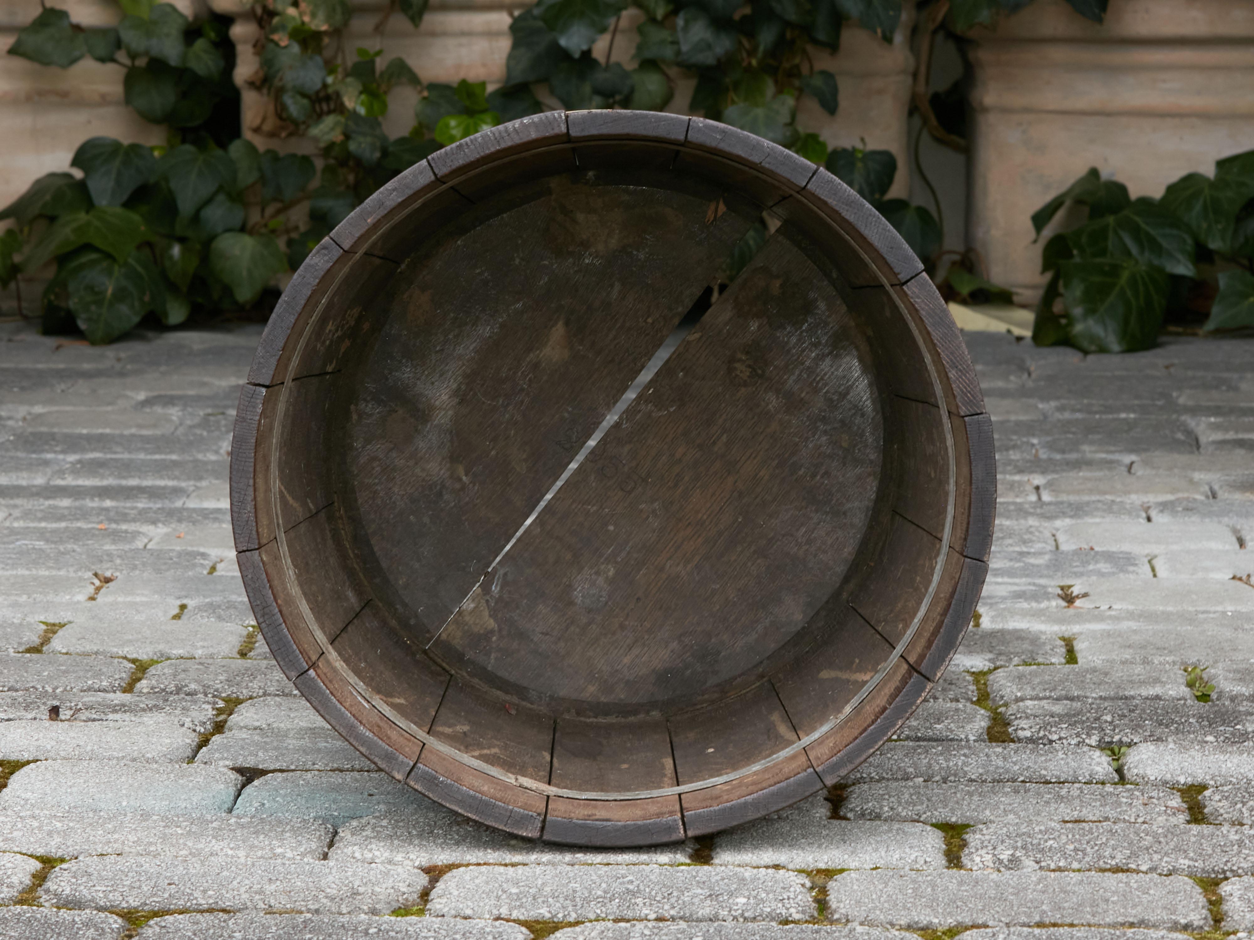 Rustic English 1900s Brass Bound Oak Bucket with Dark Brown Patina For Sale 8